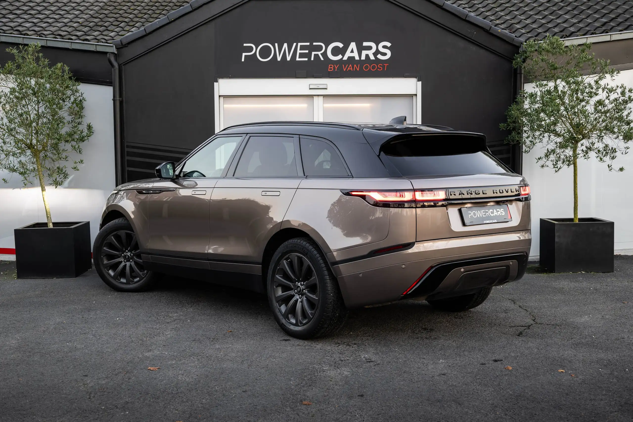 Land Rover - Range Rover Velar