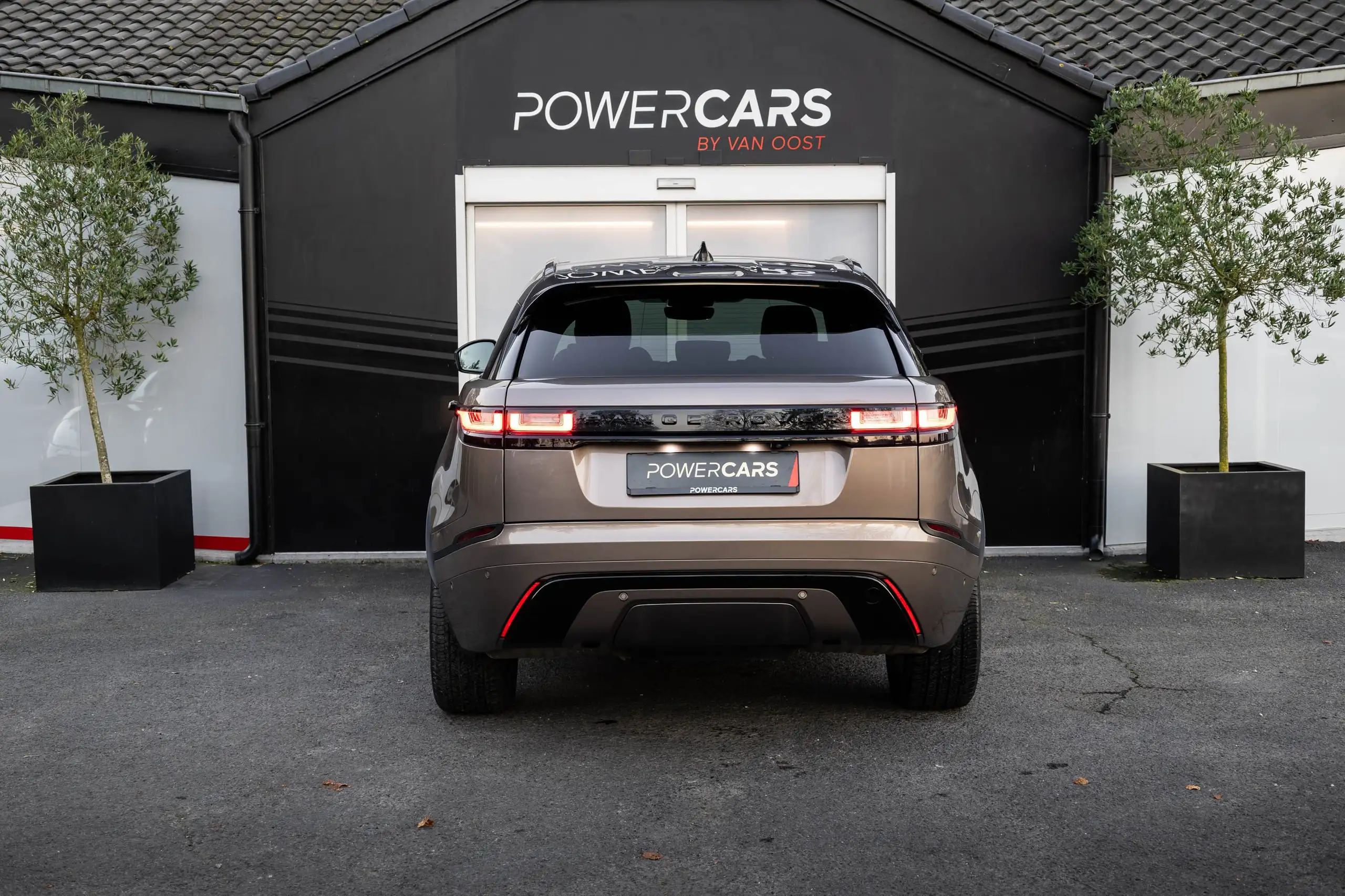 Land Rover - Range Rover Velar