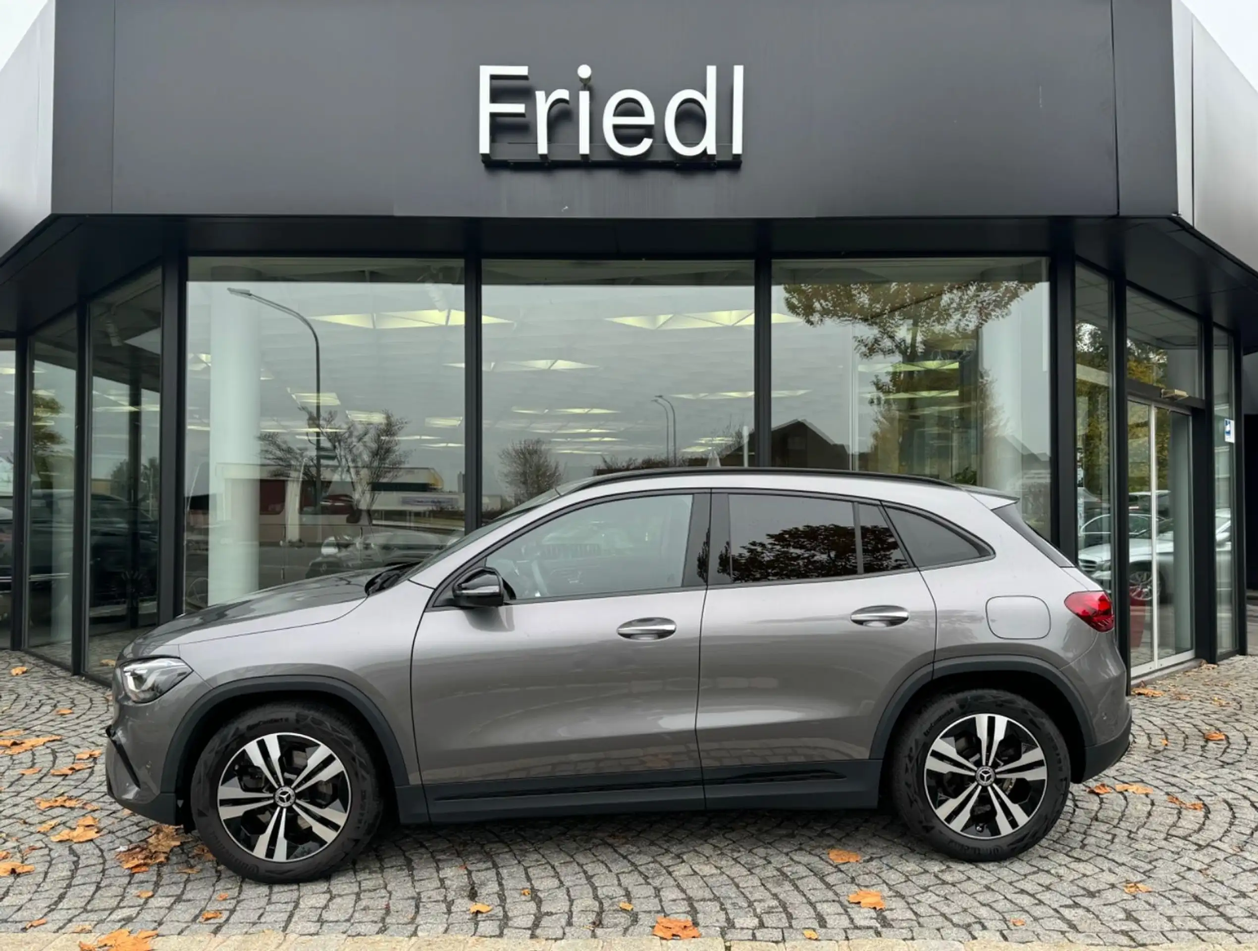 Mercedes-Benz - GLA 200