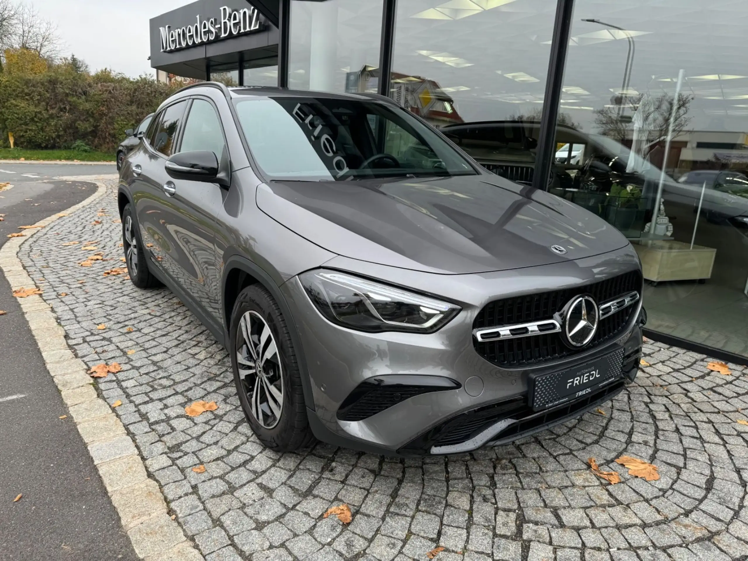 Mercedes-Benz - GLA 200