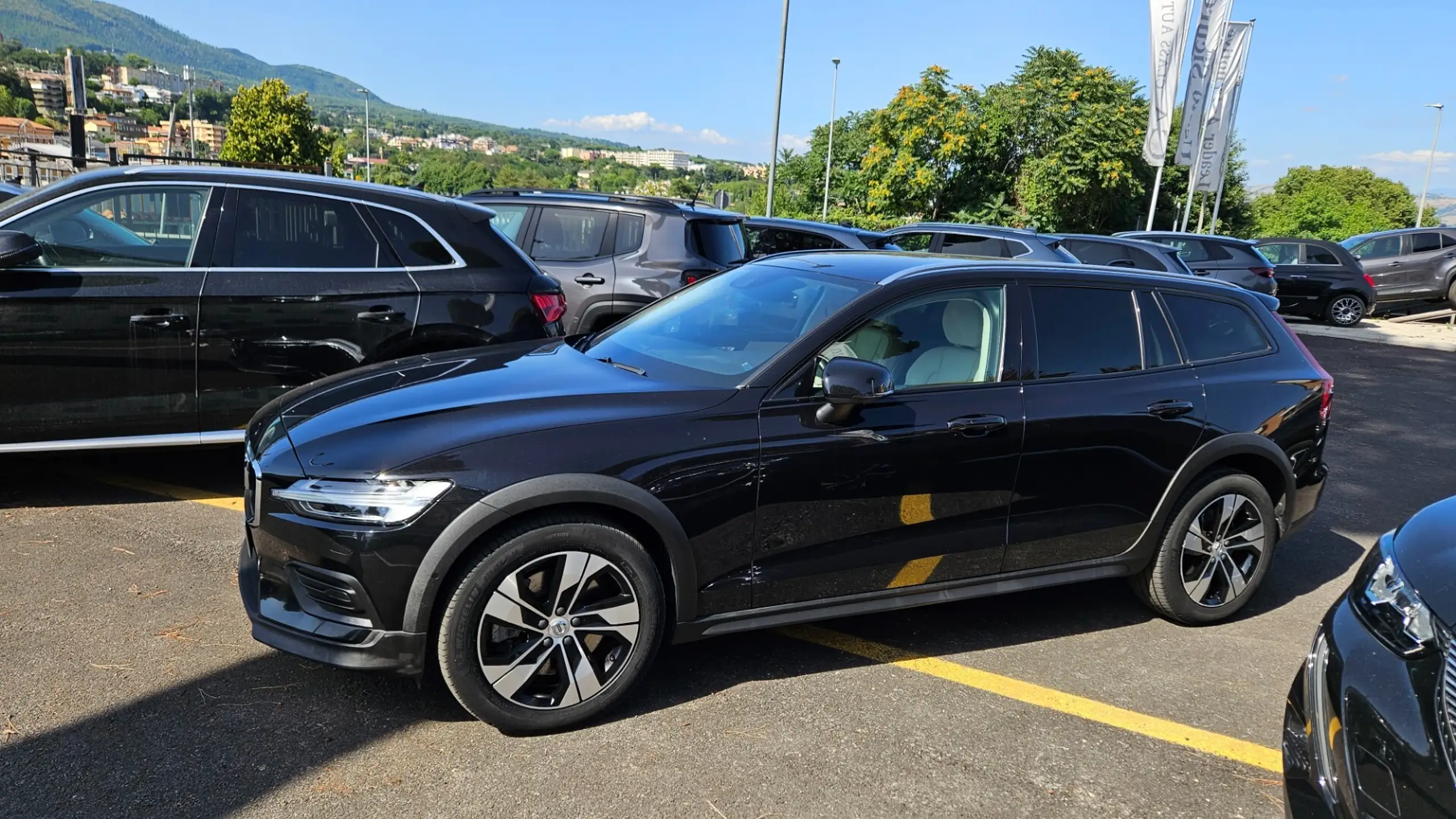 Volvo - V60 Cross Country