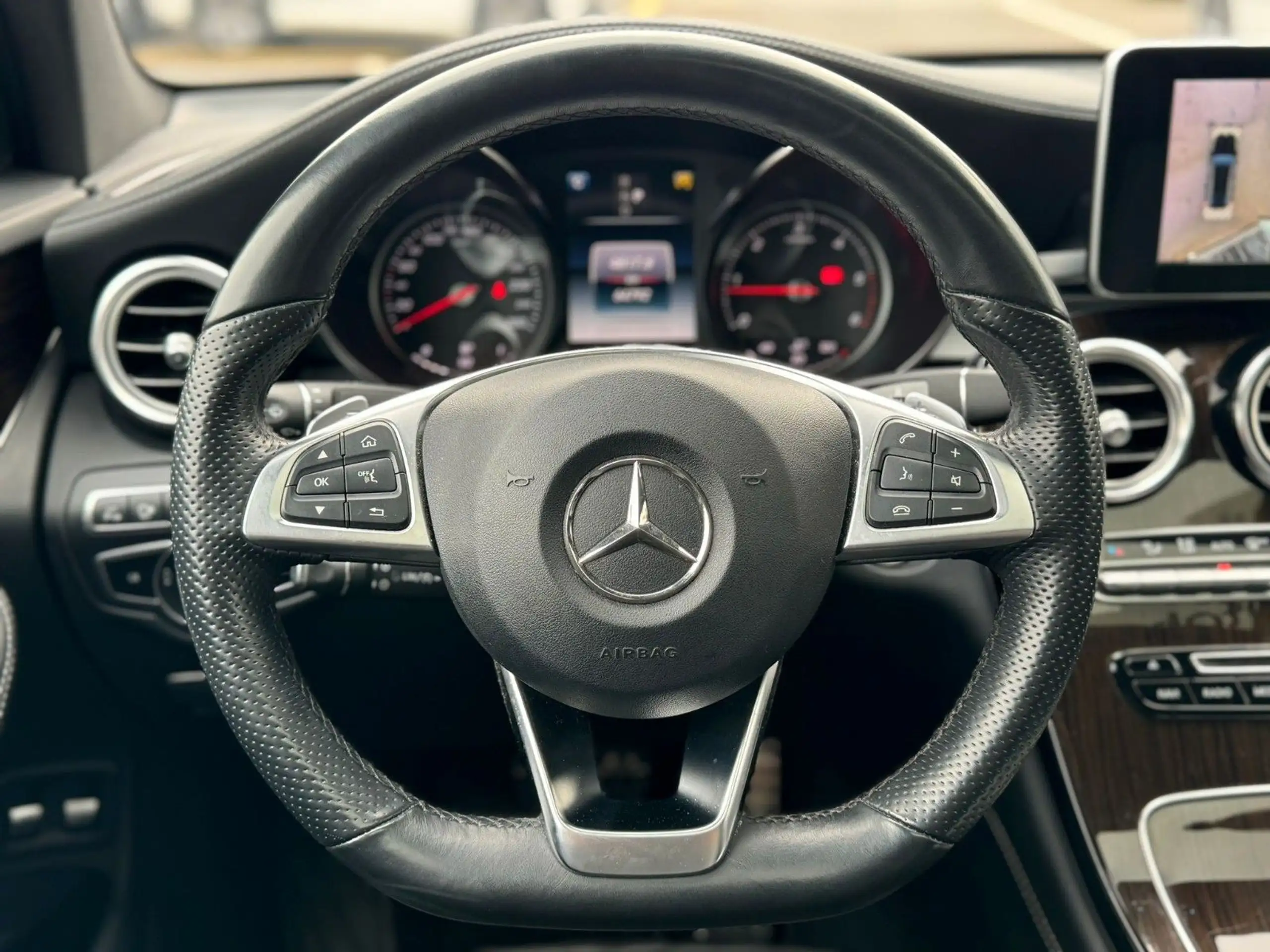 Mercedes-Benz - GLC 220