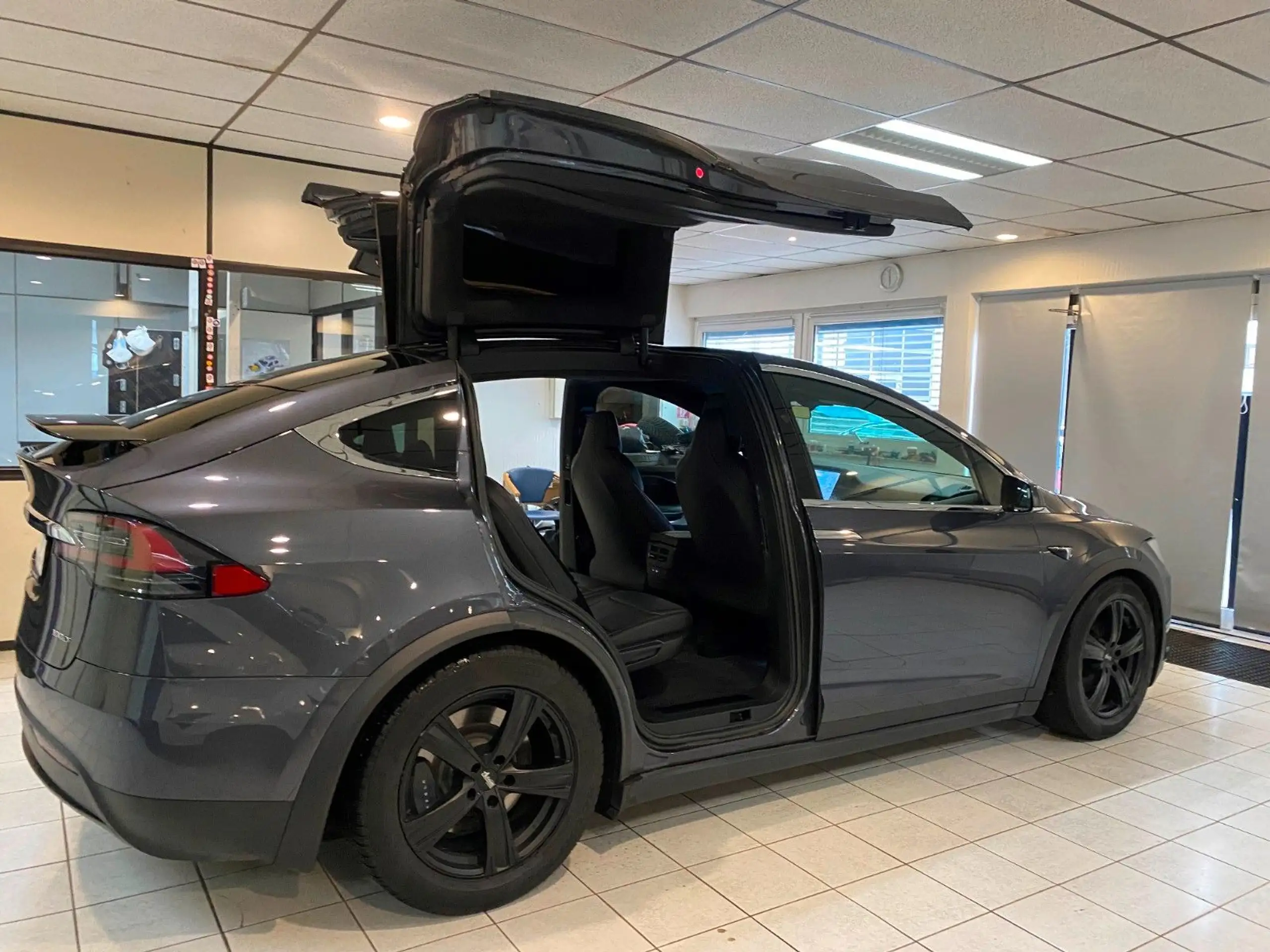 Tesla - Model X