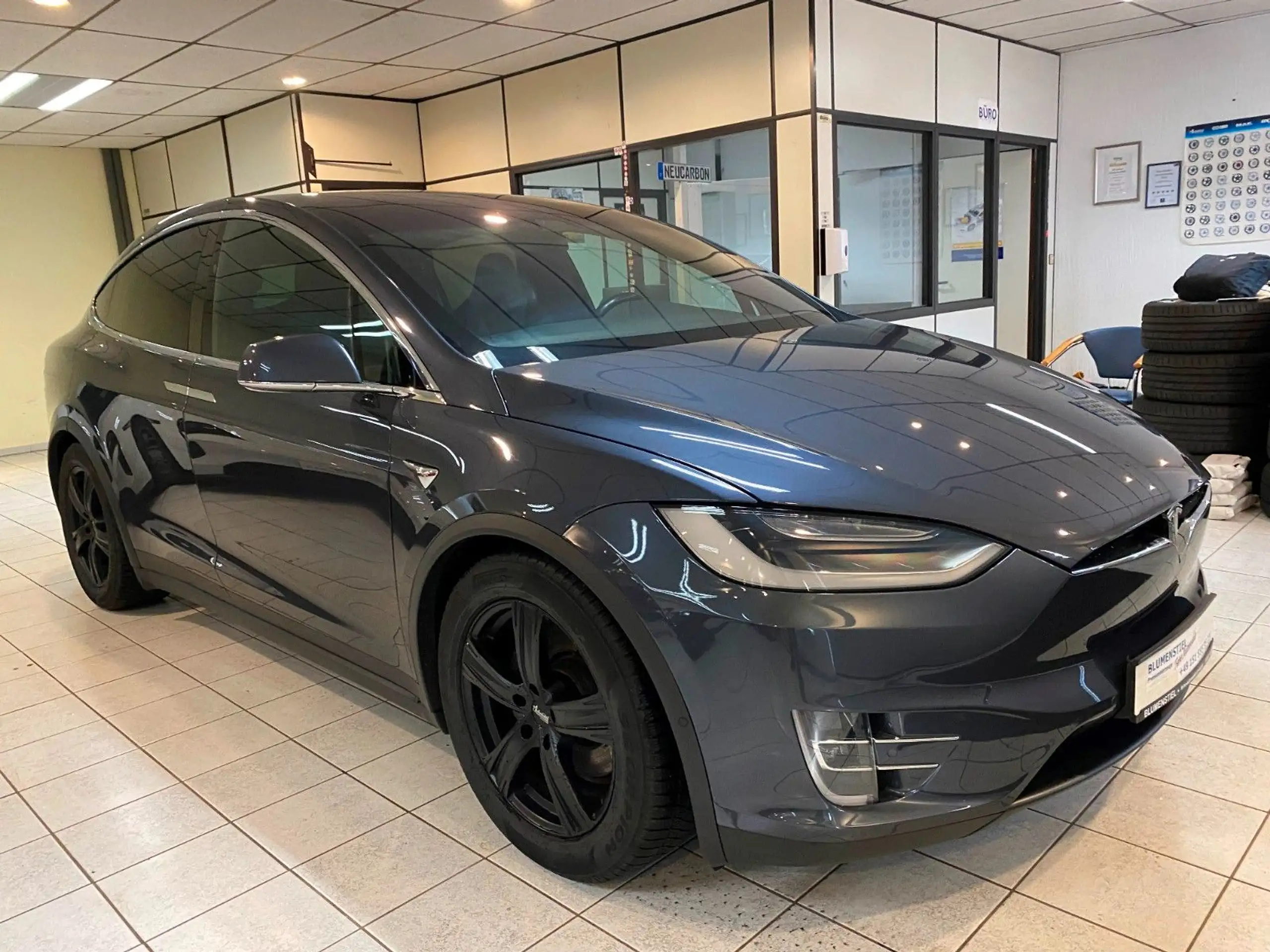 Tesla - Model X