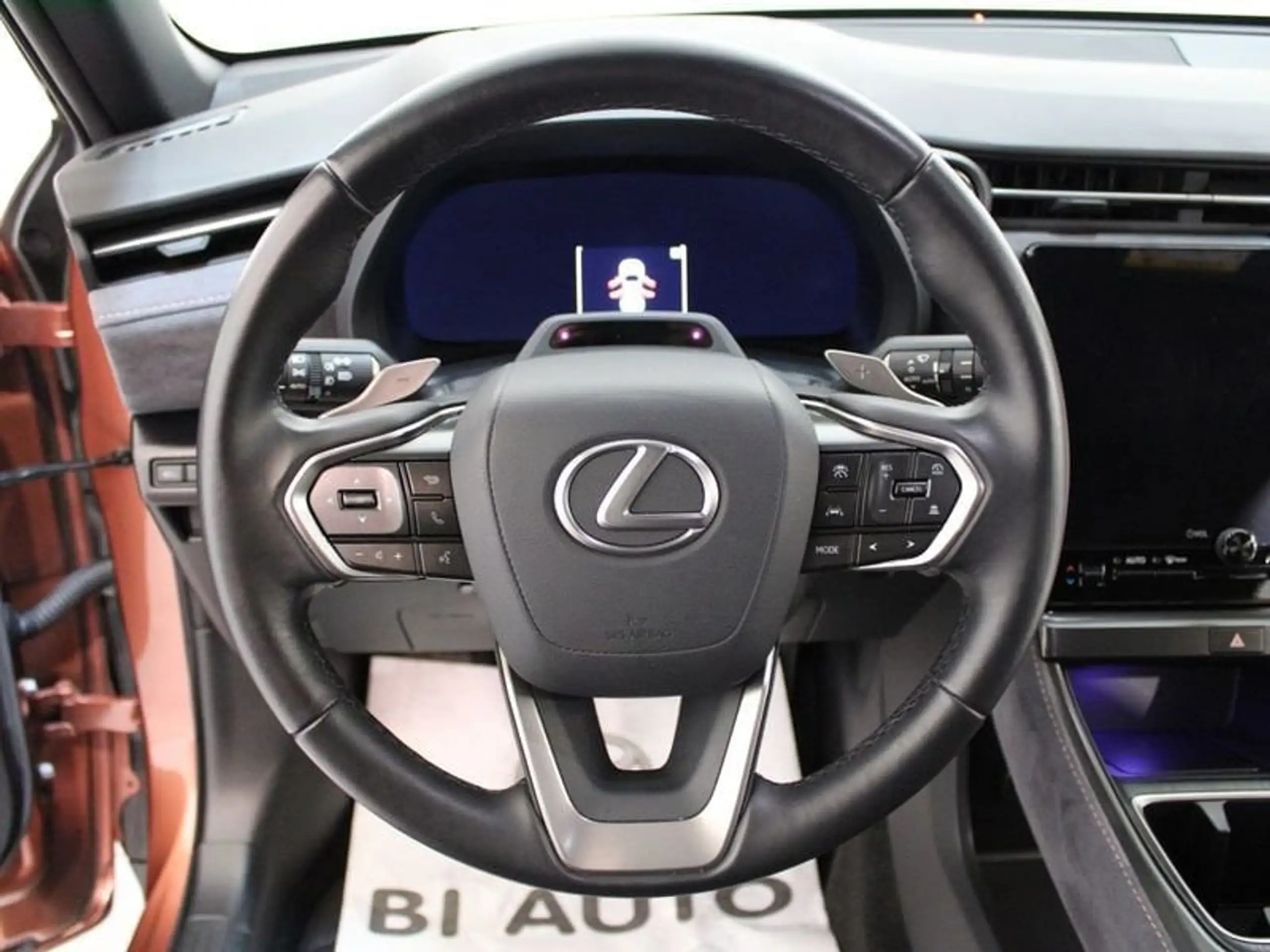 Lexus - LBX