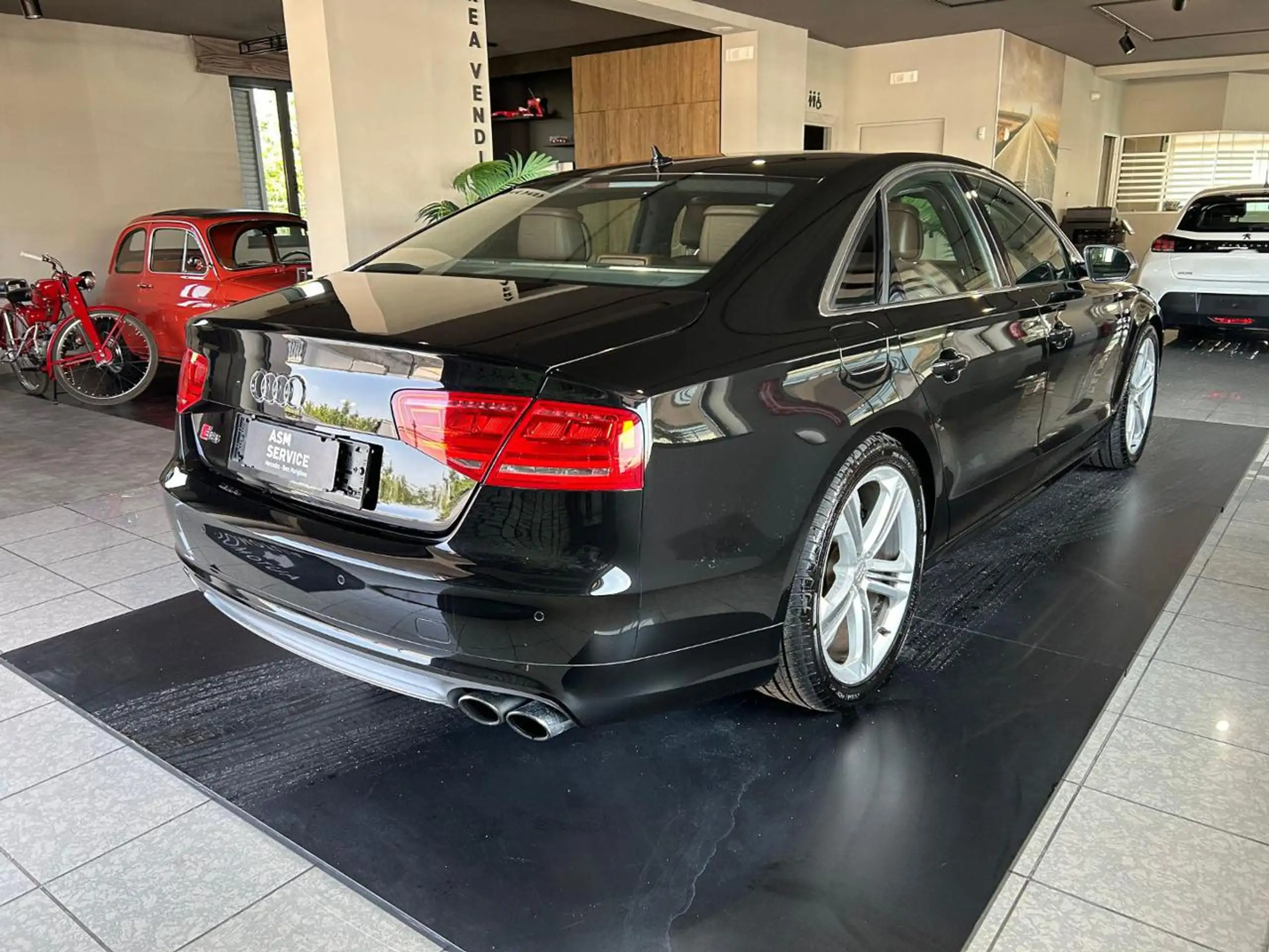 Audi - S8