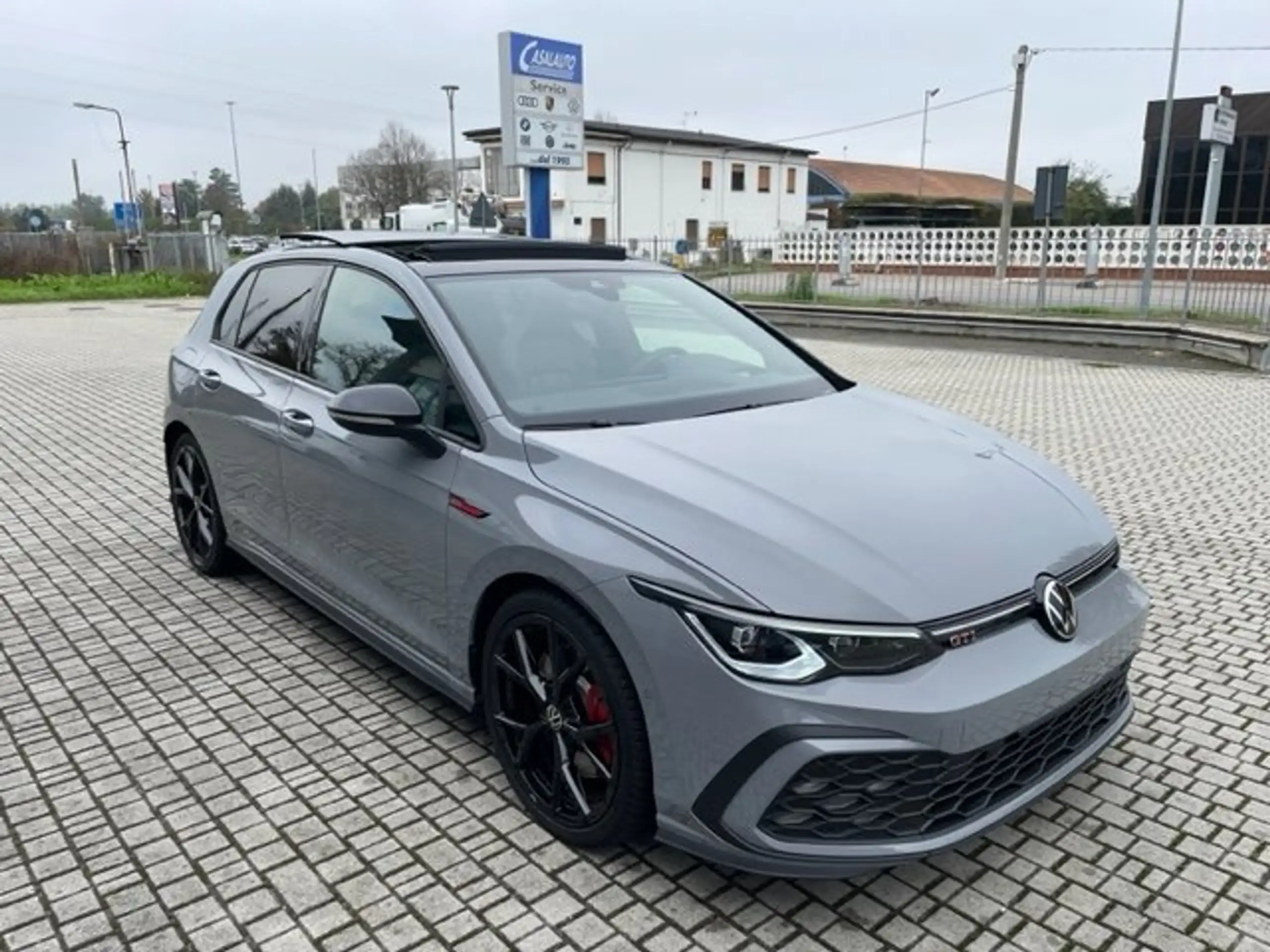 Volkswagen - Golf GTI