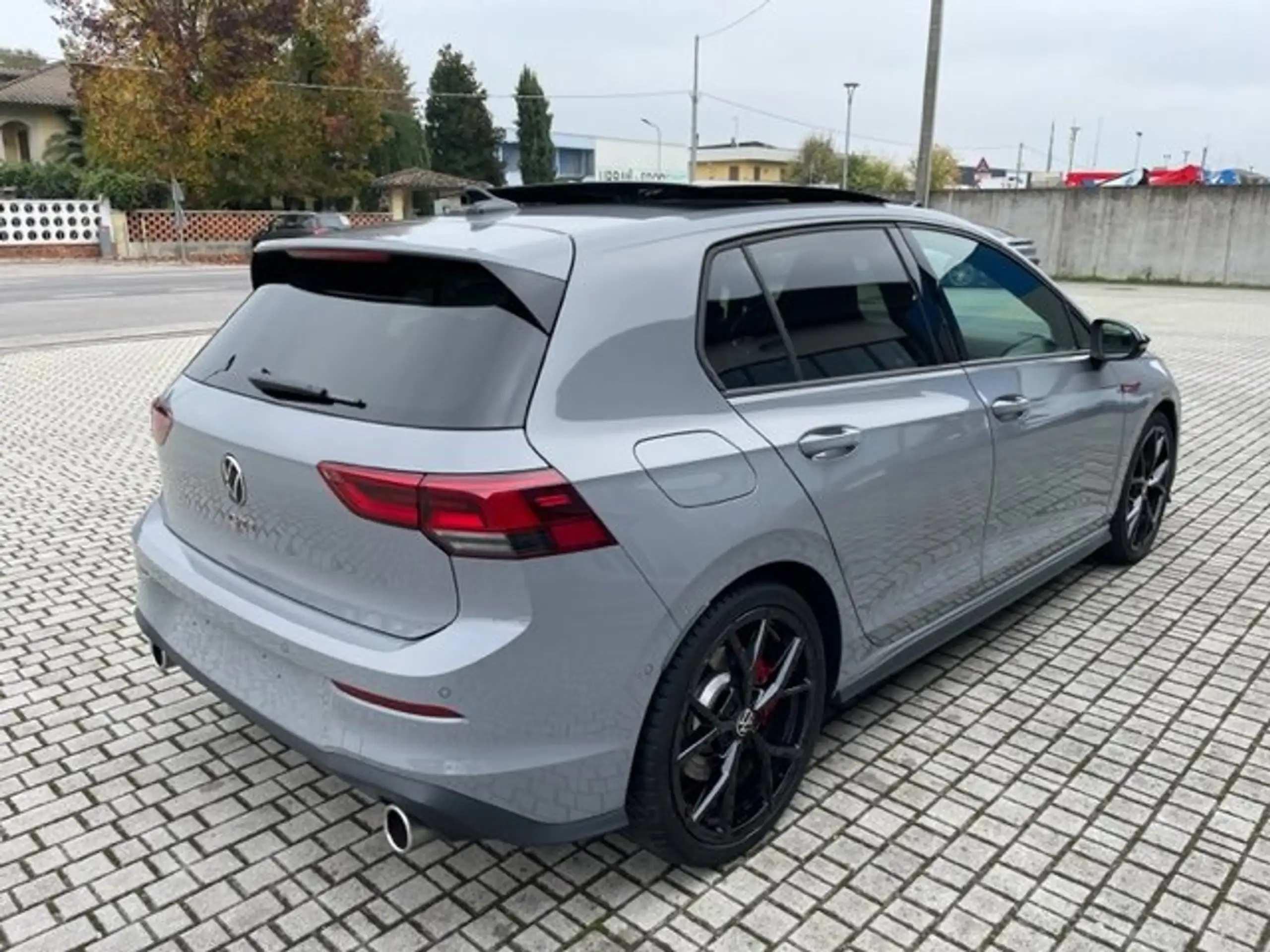 Volkswagen - Golf GTI