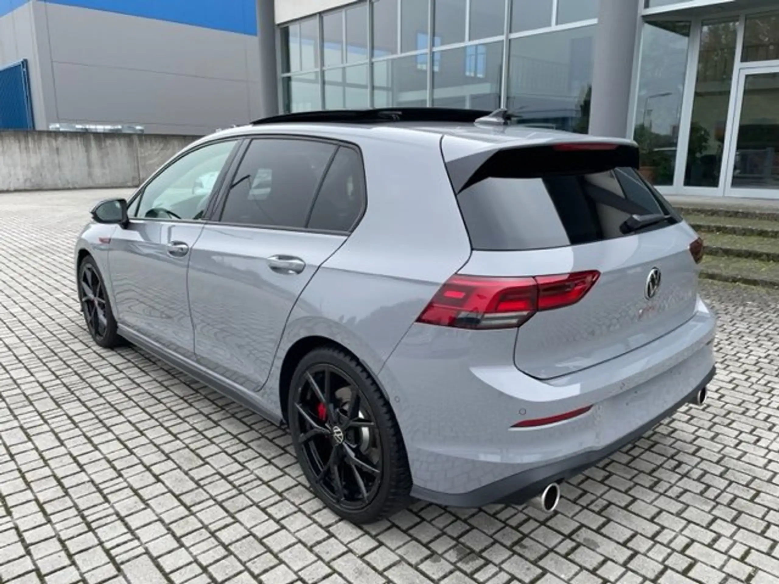 Volkswagen - Golf GTI