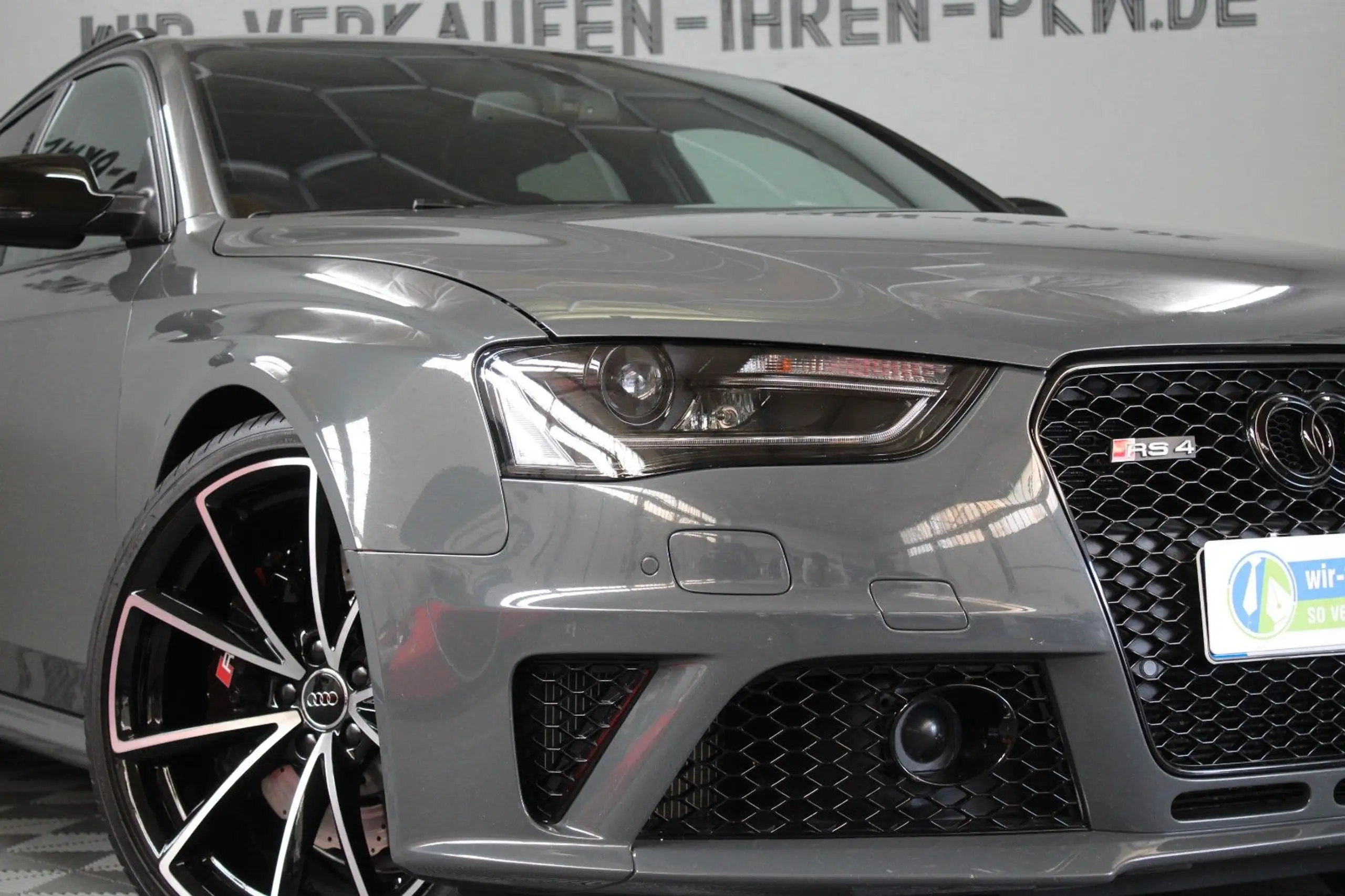 Audi - RS4