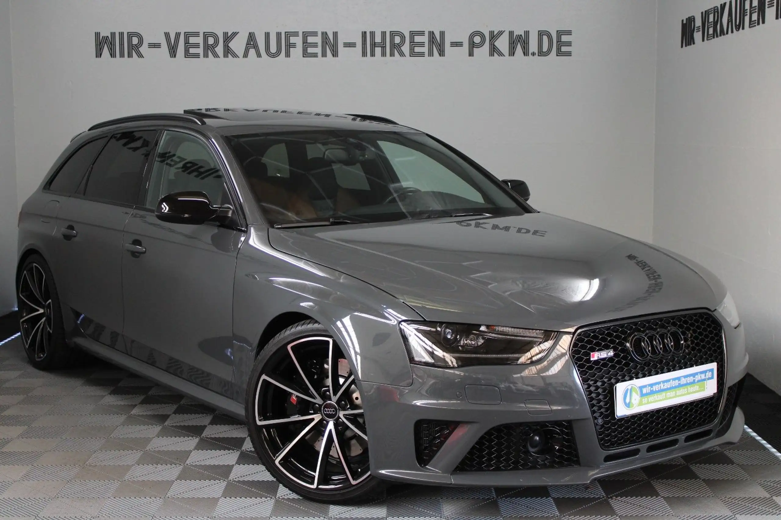 Audi - RS4