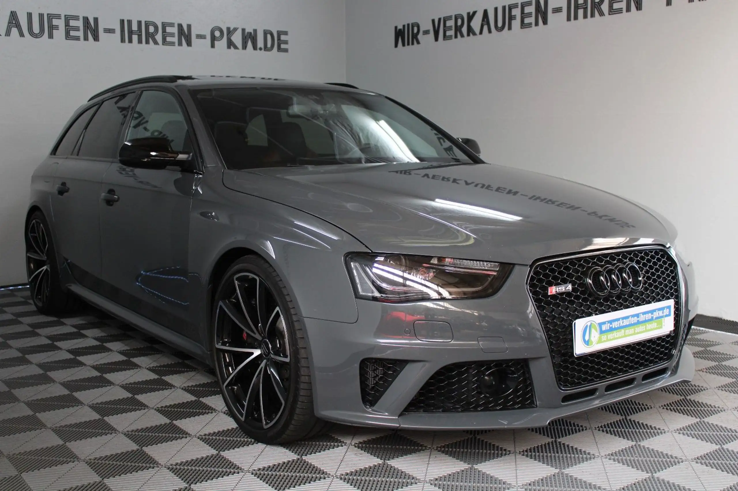 Audi - RS4