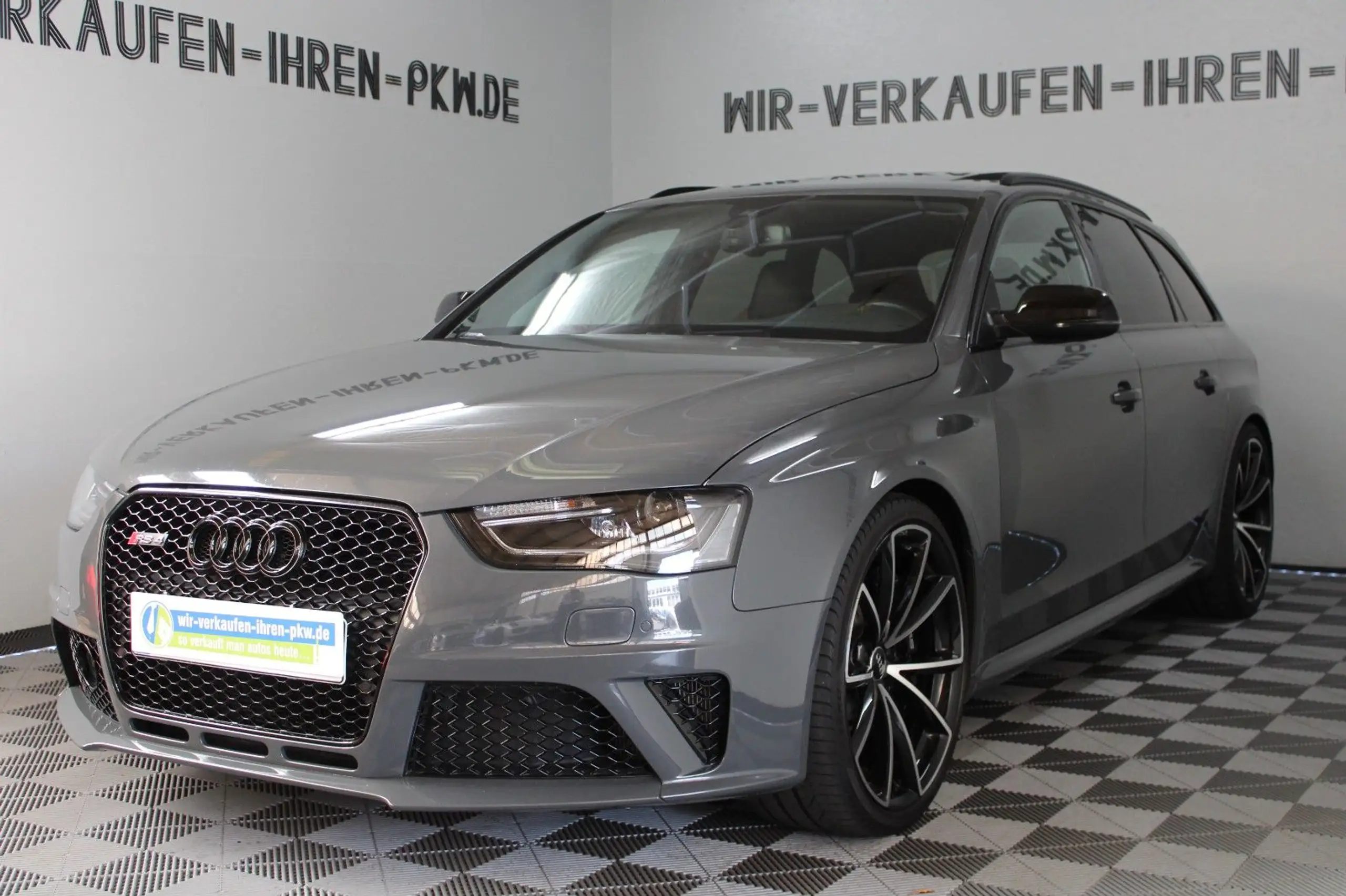 Audi - RS4