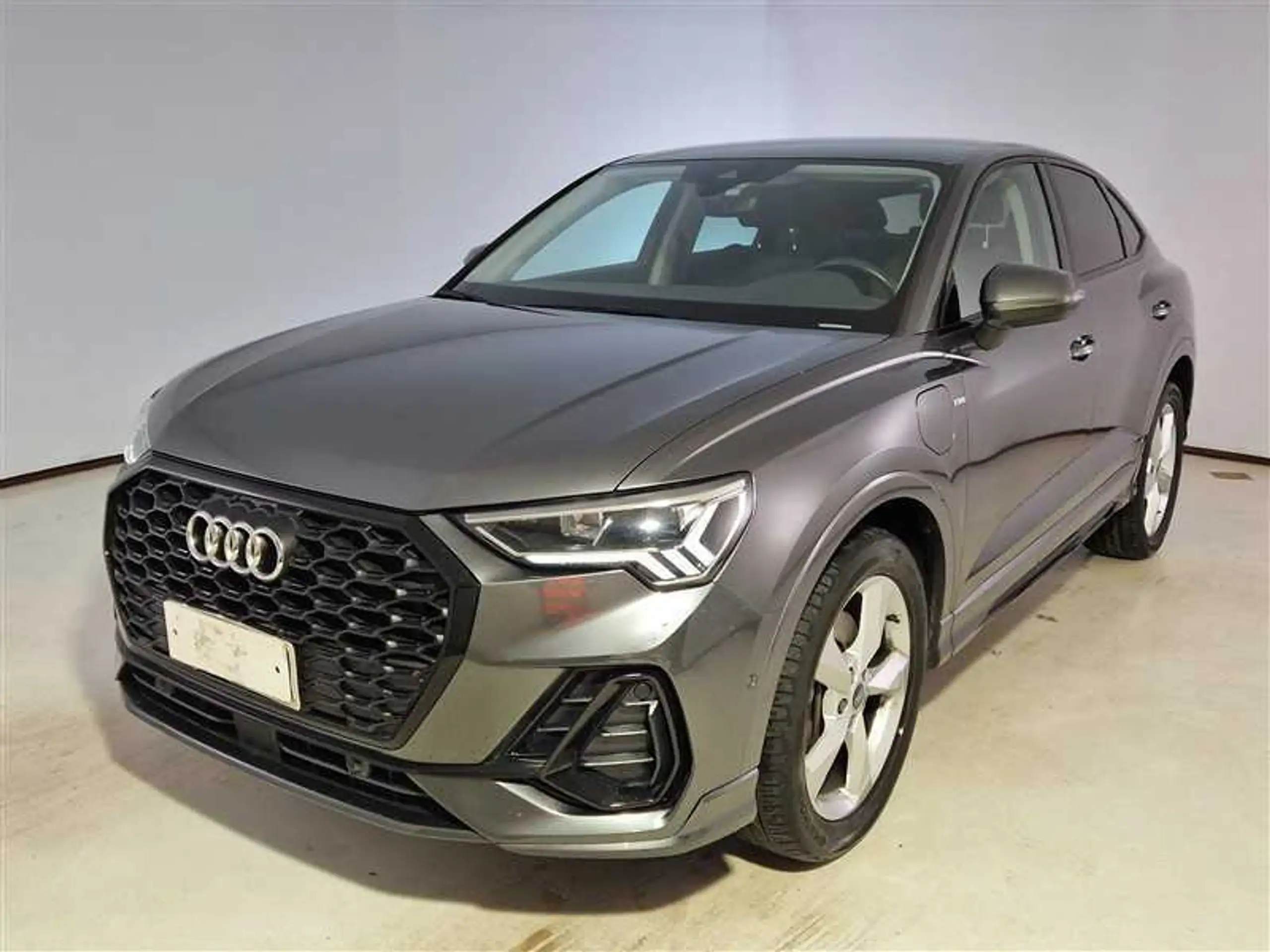 Audi - Q3