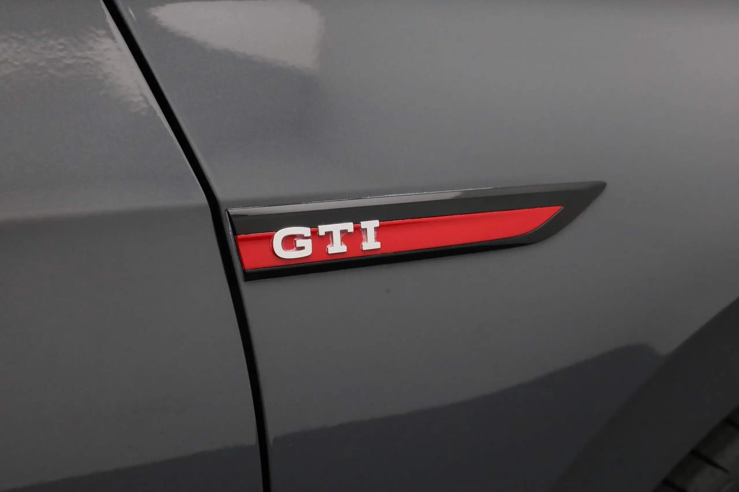 Volkswagen - Golf GTI