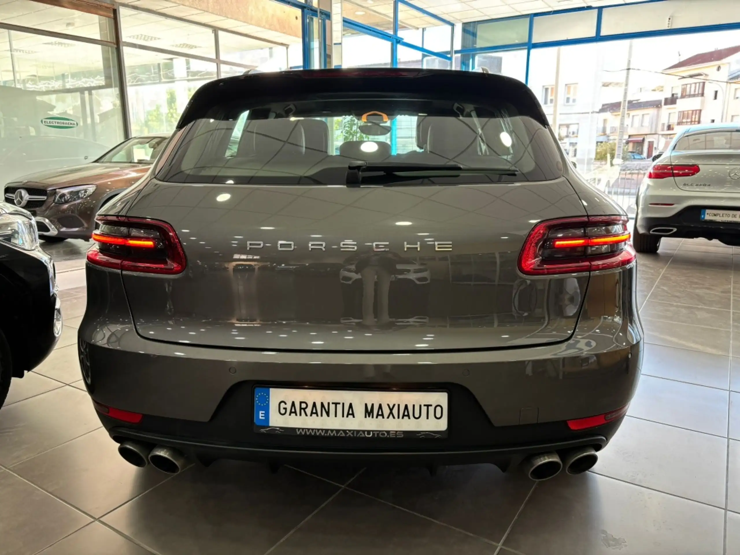 Porsche - Macan