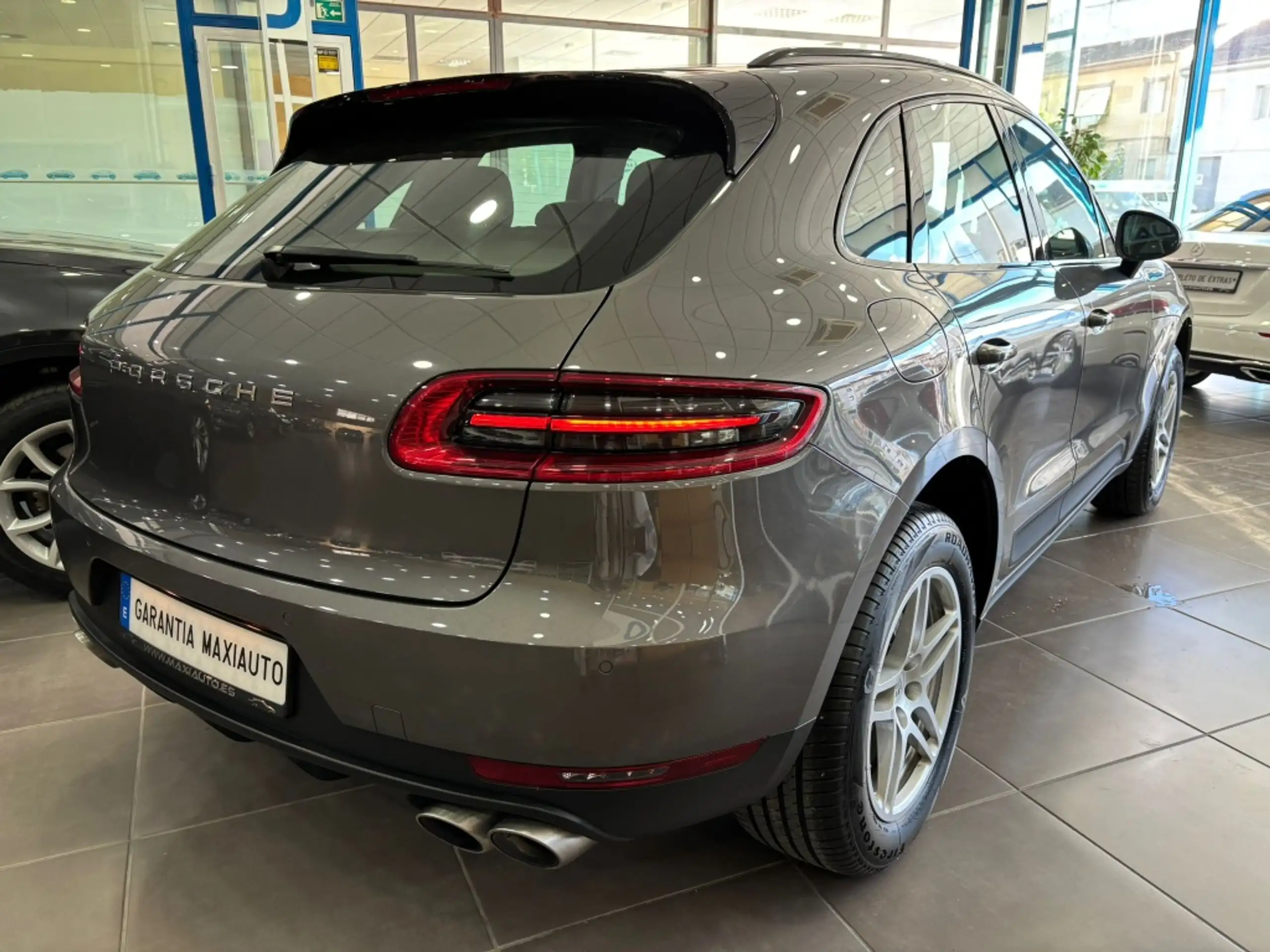 Porsche - Macan