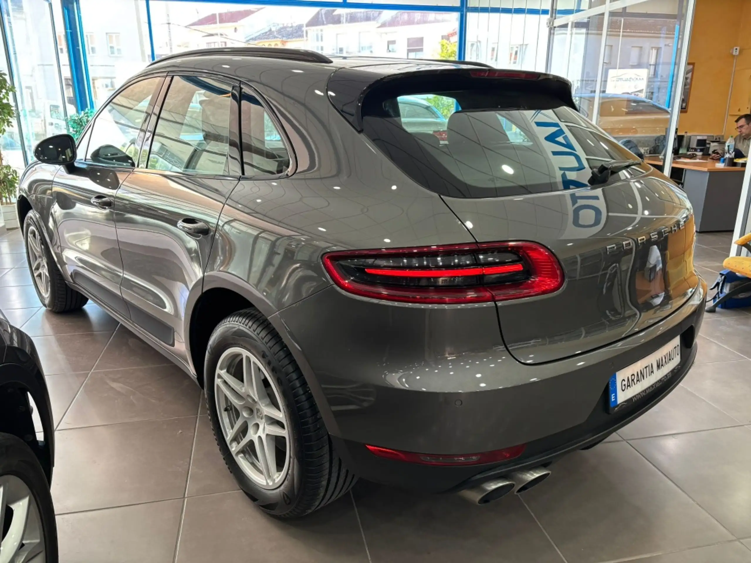 Porsche - Macan