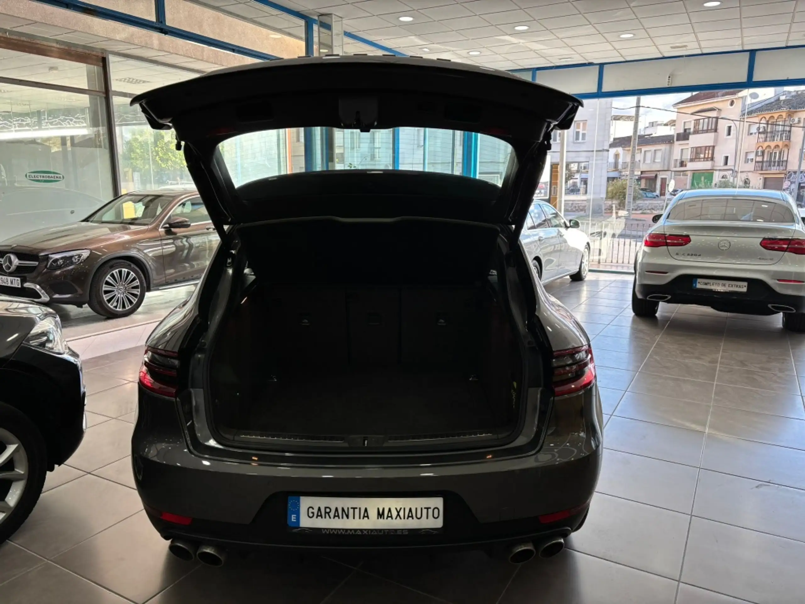 Porsche - Macan