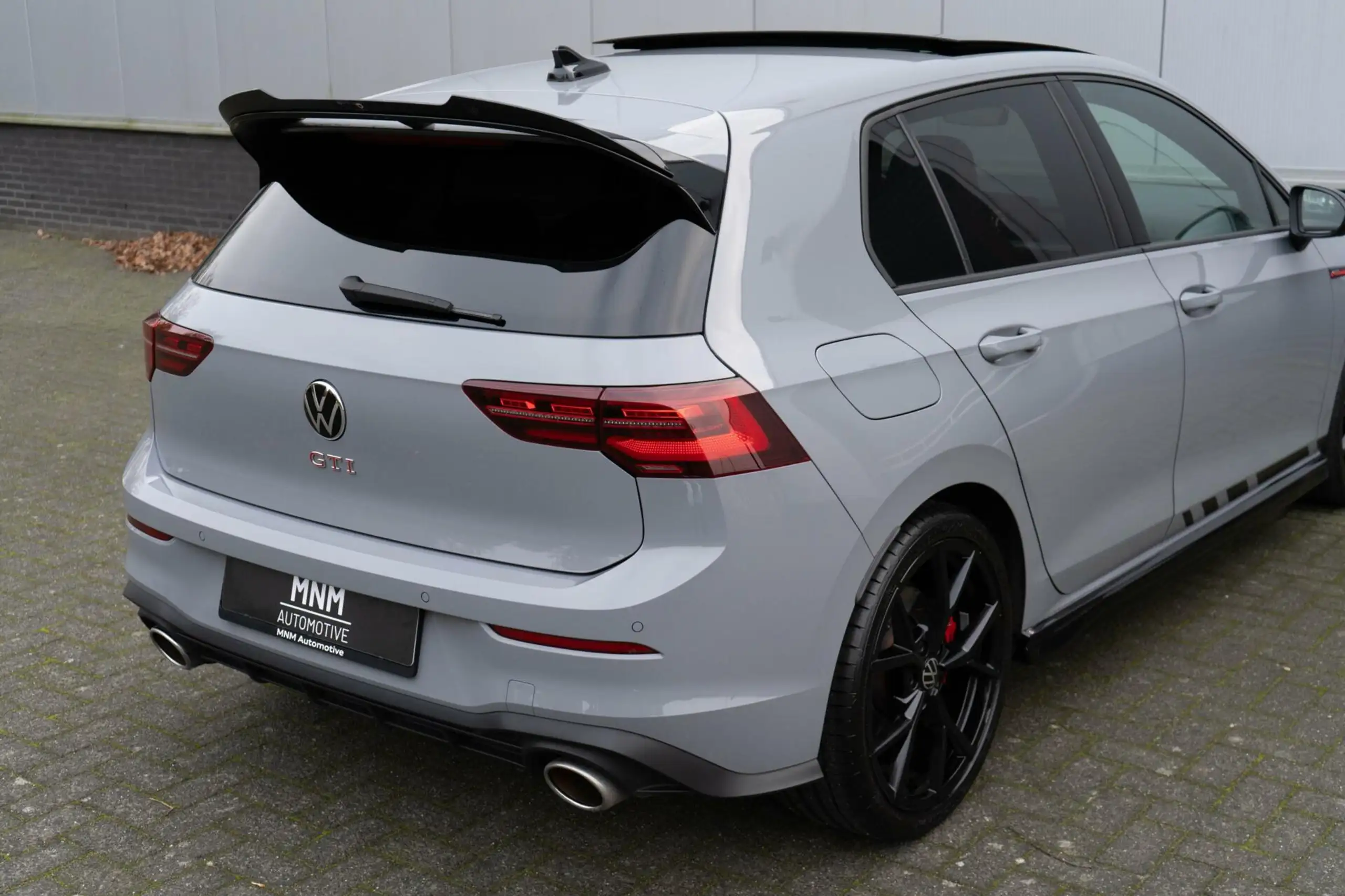 Volkswagen - Golf GTI