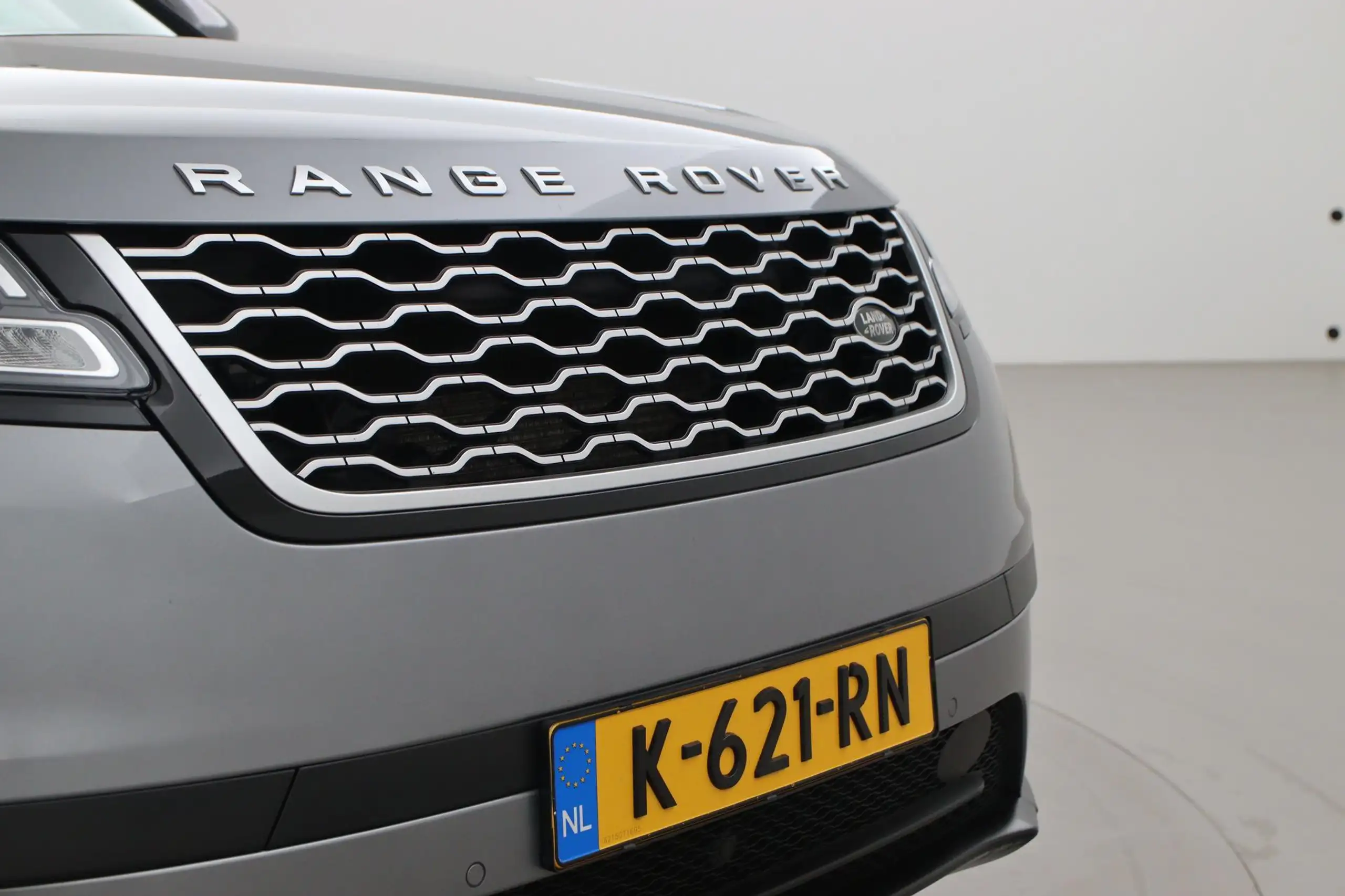 Land Rover - Range Rover Velar