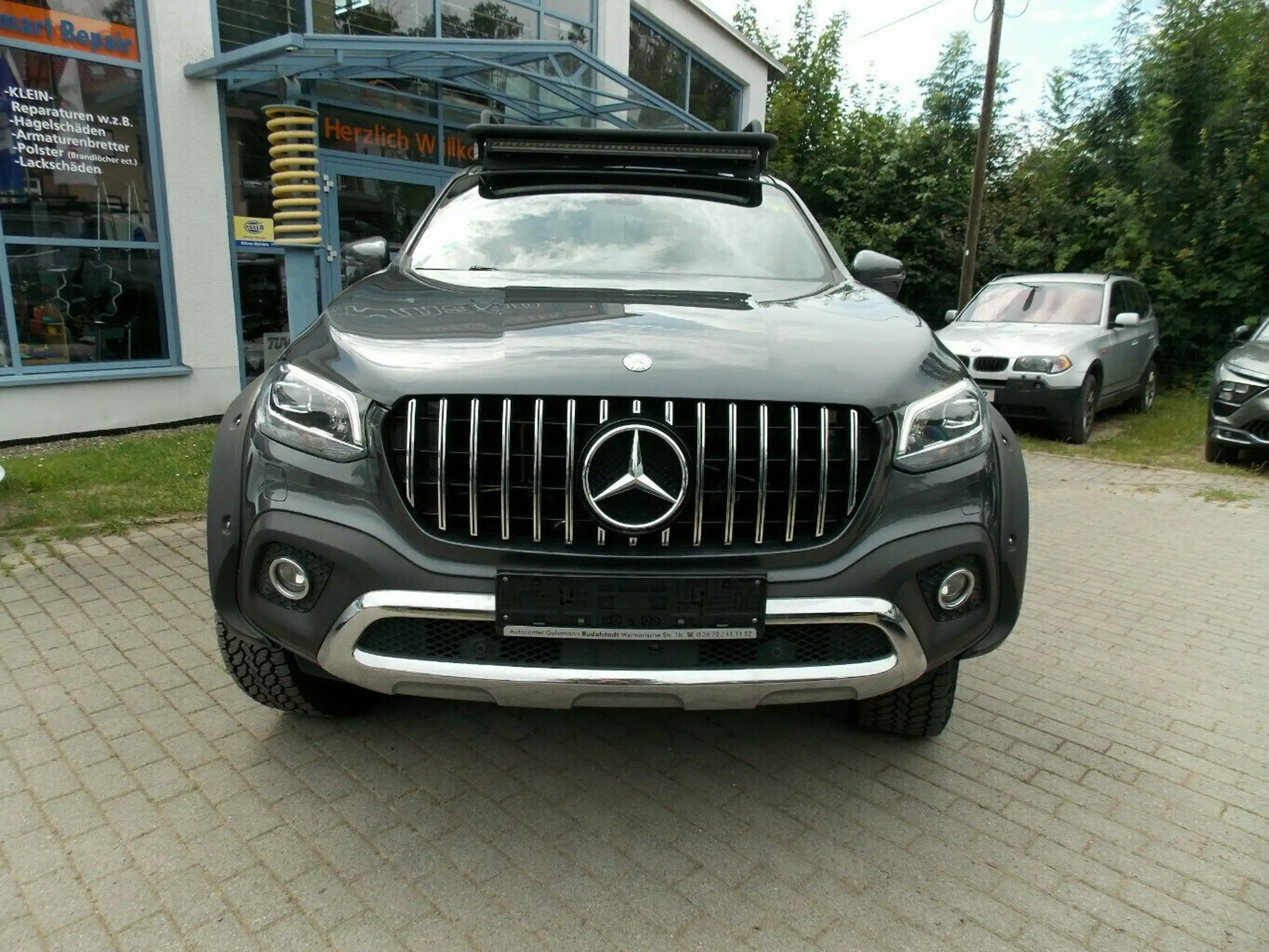 Mercedes-Benz - X 250