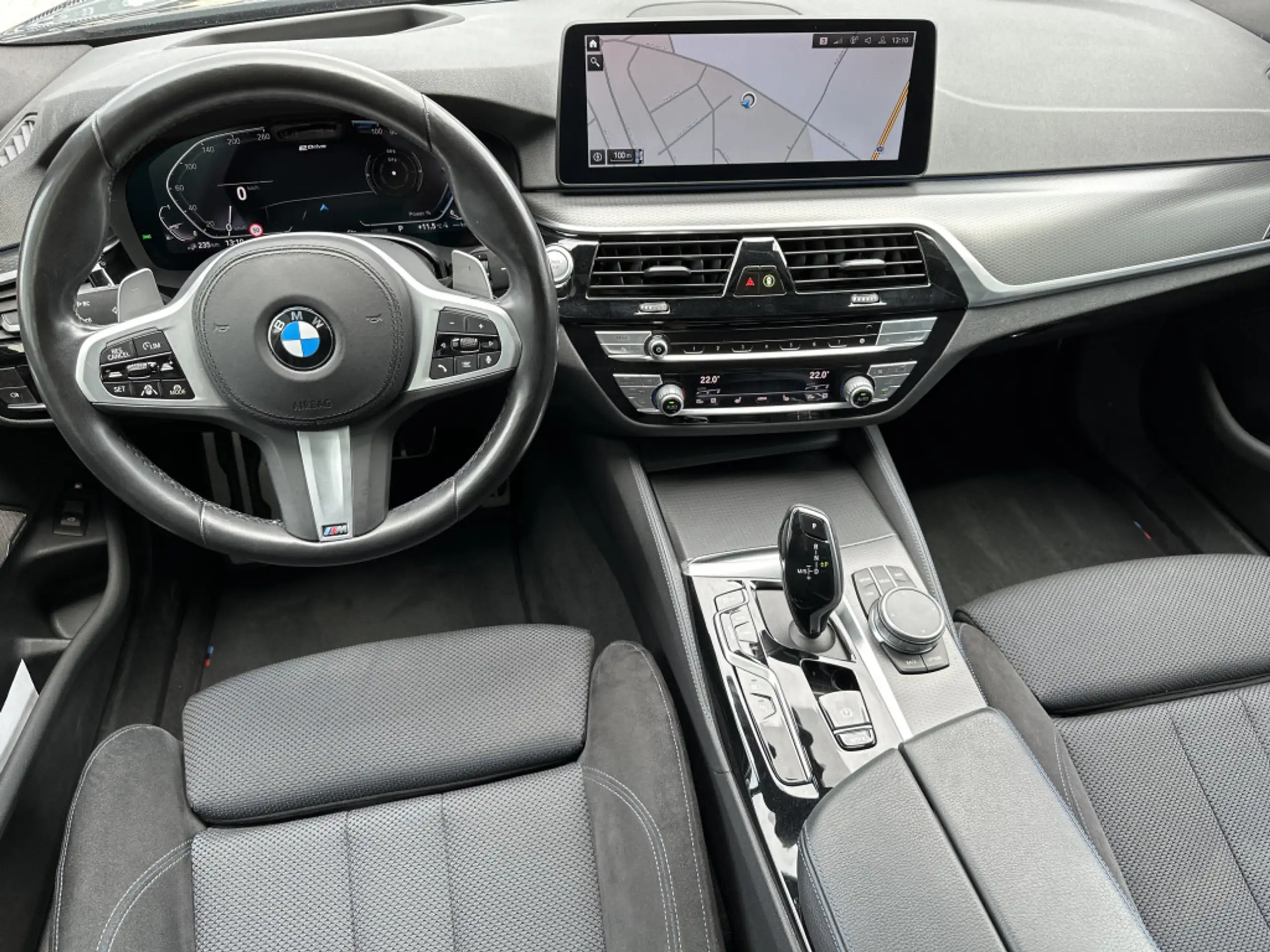 BMW - 530