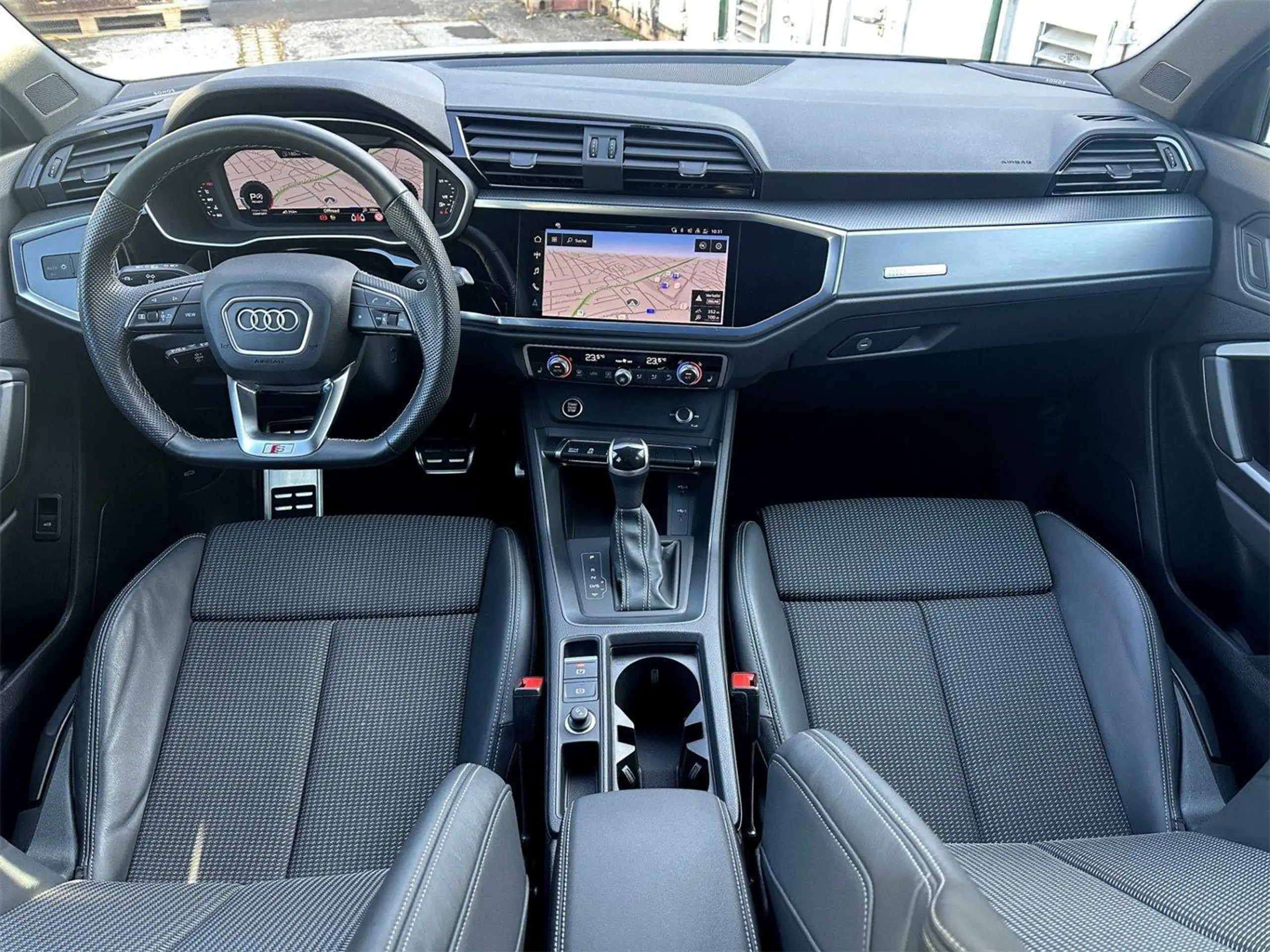 Audi - Q3