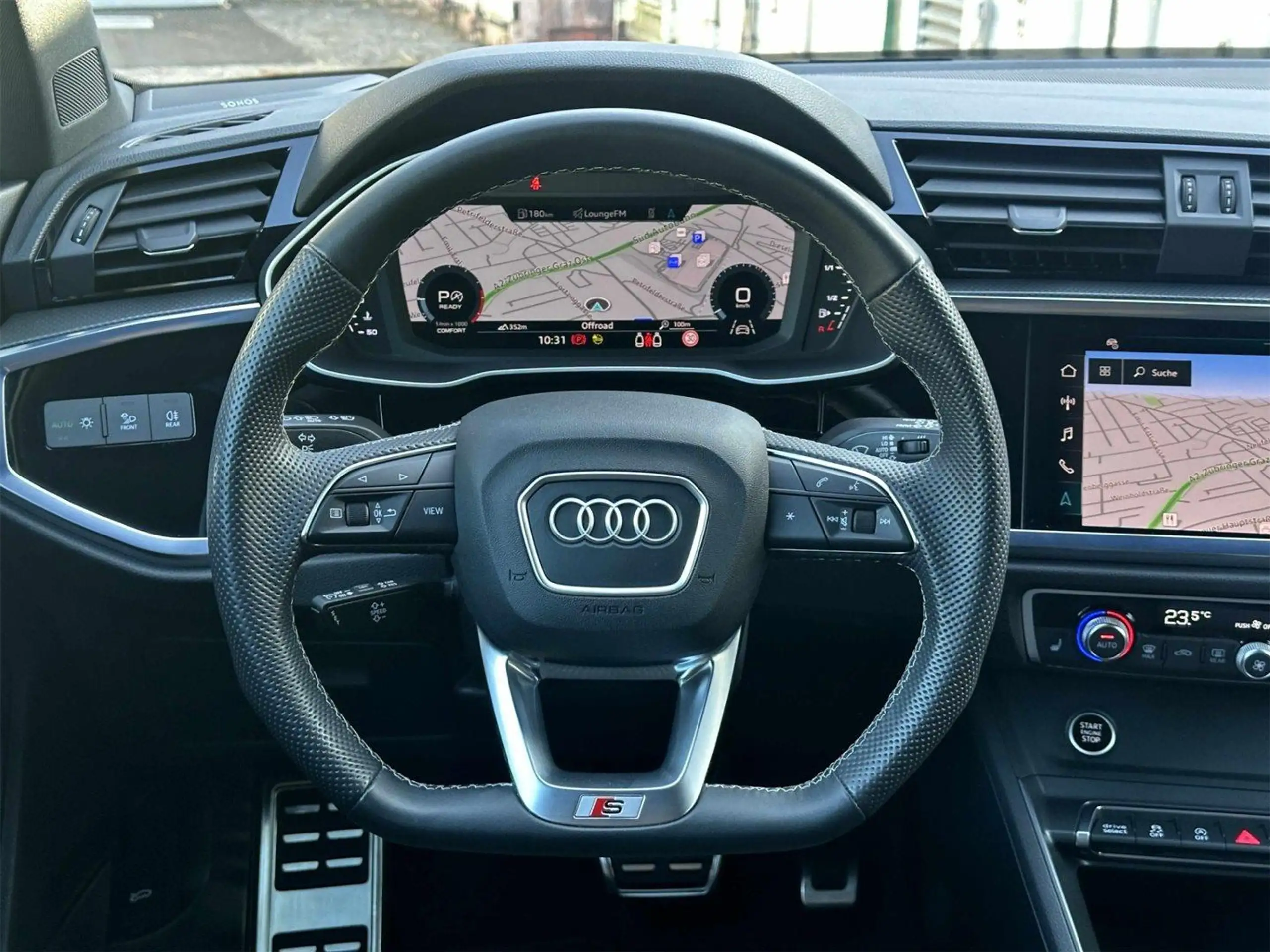 Audi - Q3