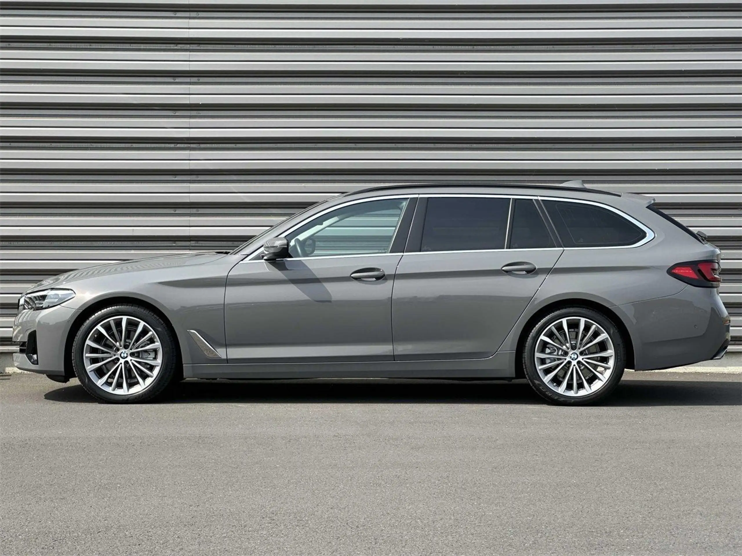 BMW - 520