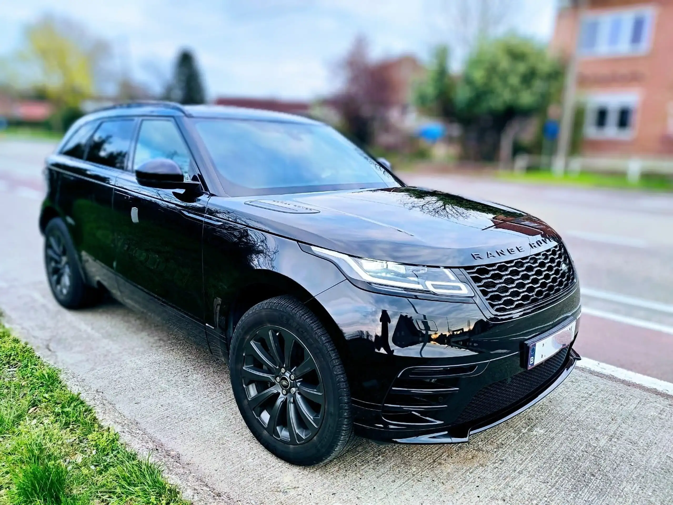 Land Rover - Range Rover Velar