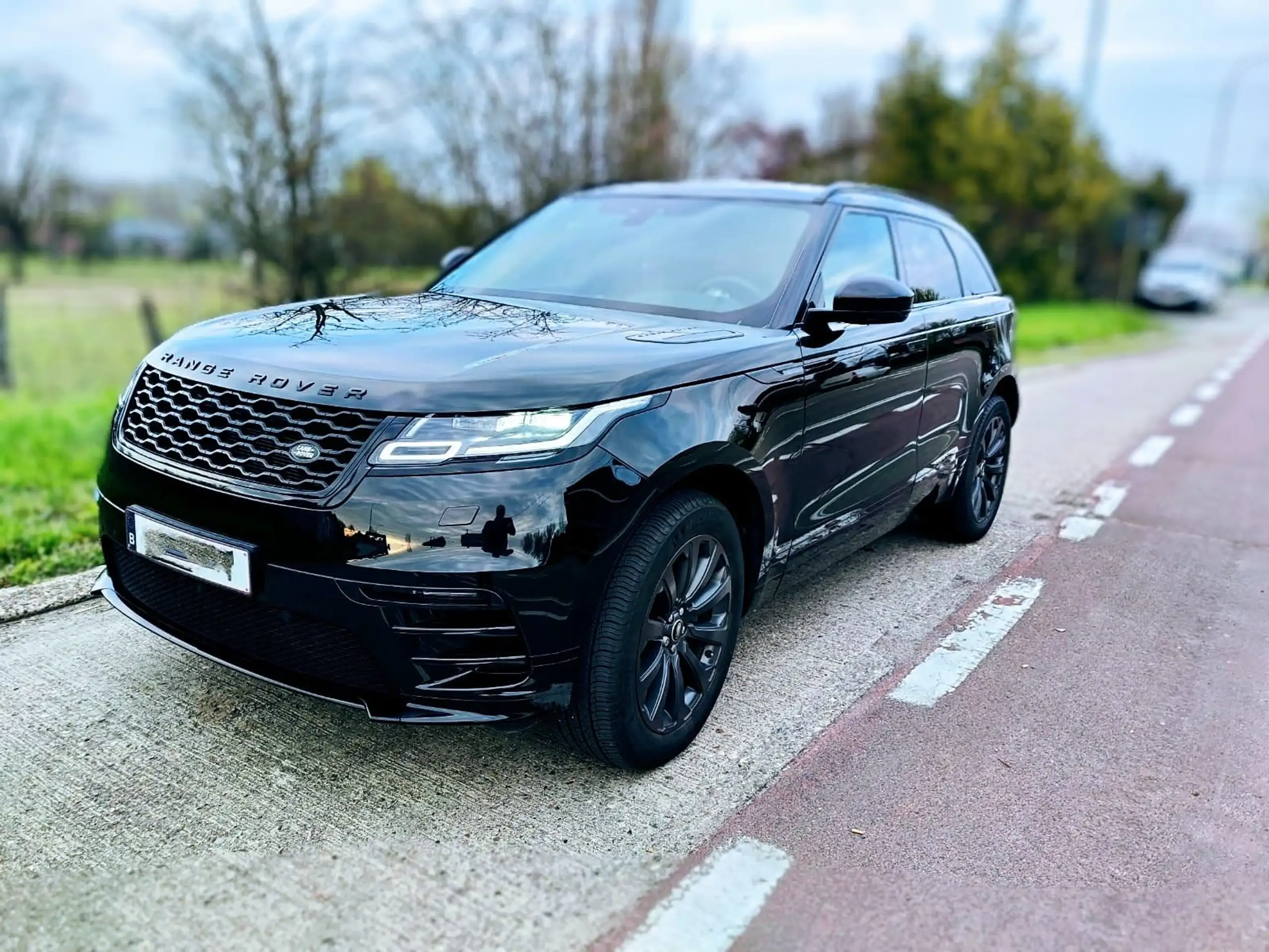 Land Rover - Range Rover Velar