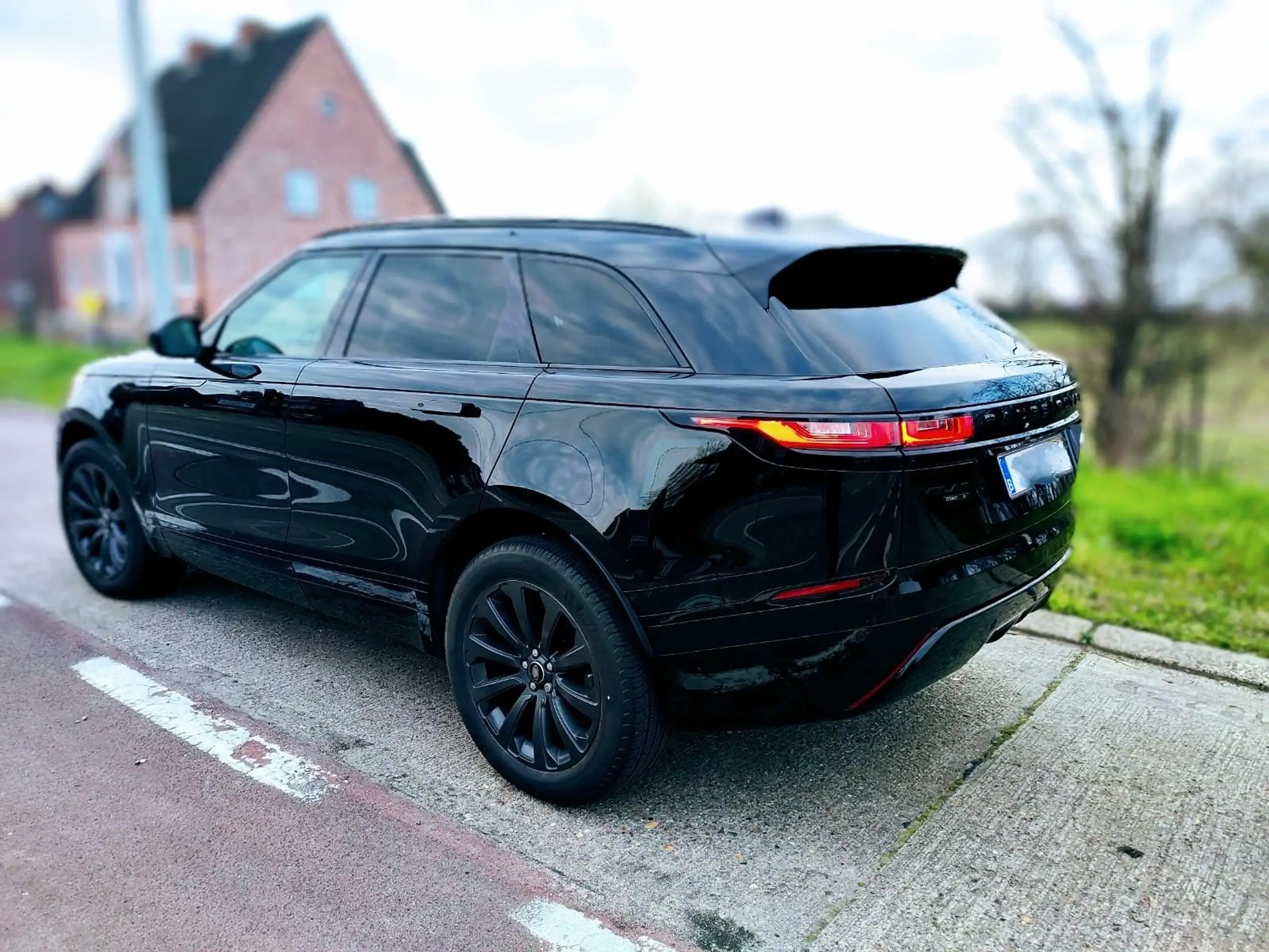 Land Rover - Range Rover Velar