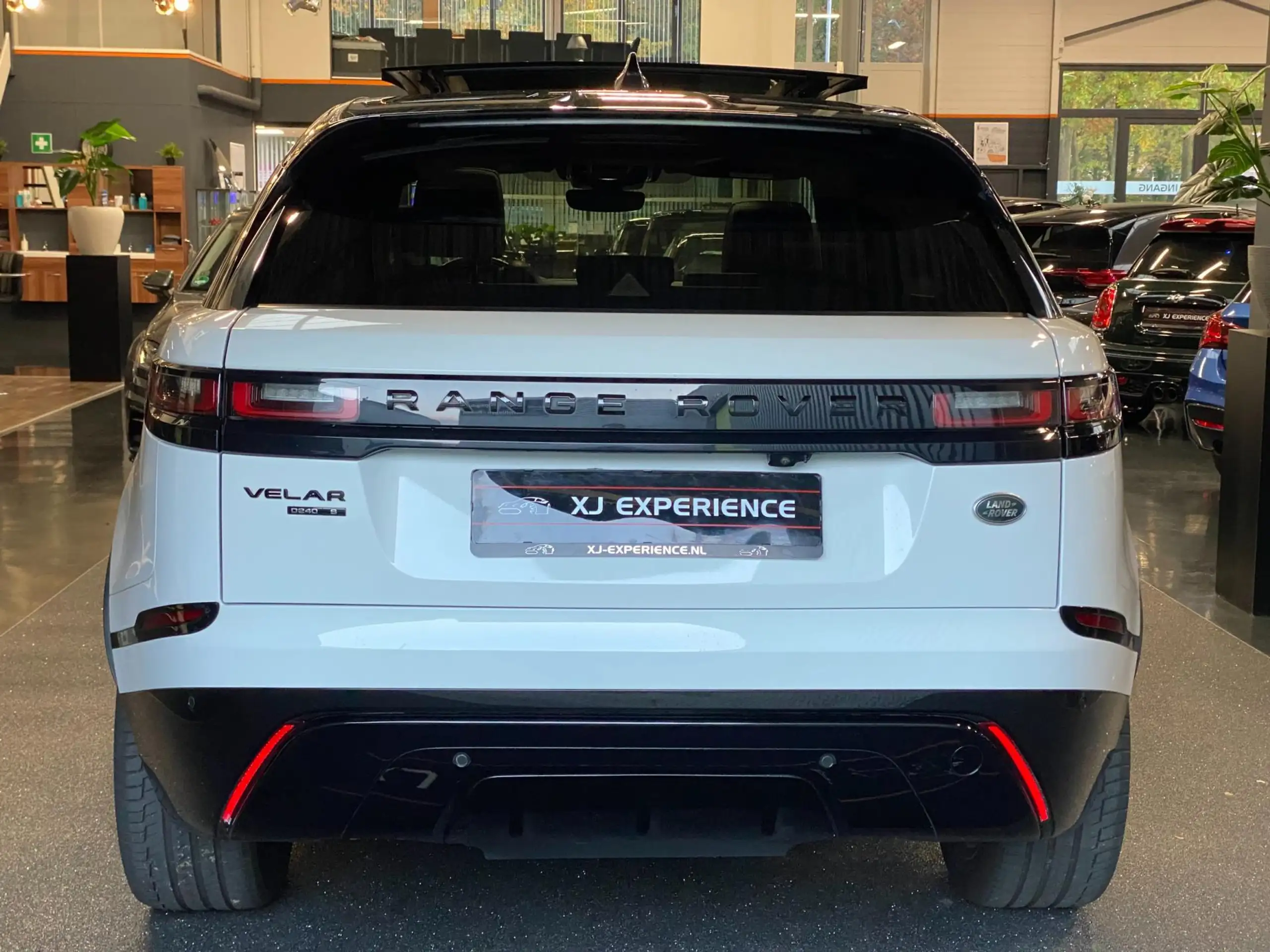 Land Rover - Range Rover Velar