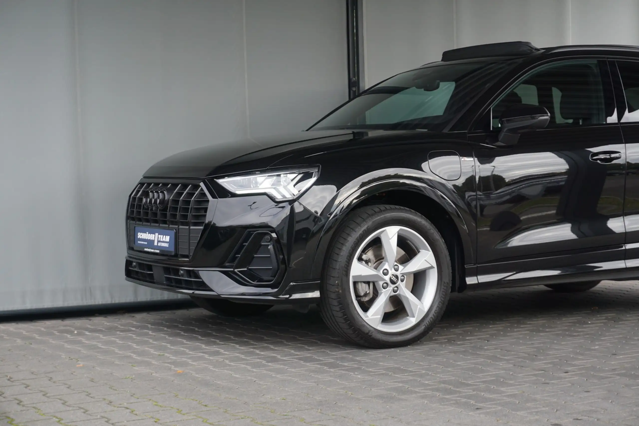 Audi - Q3