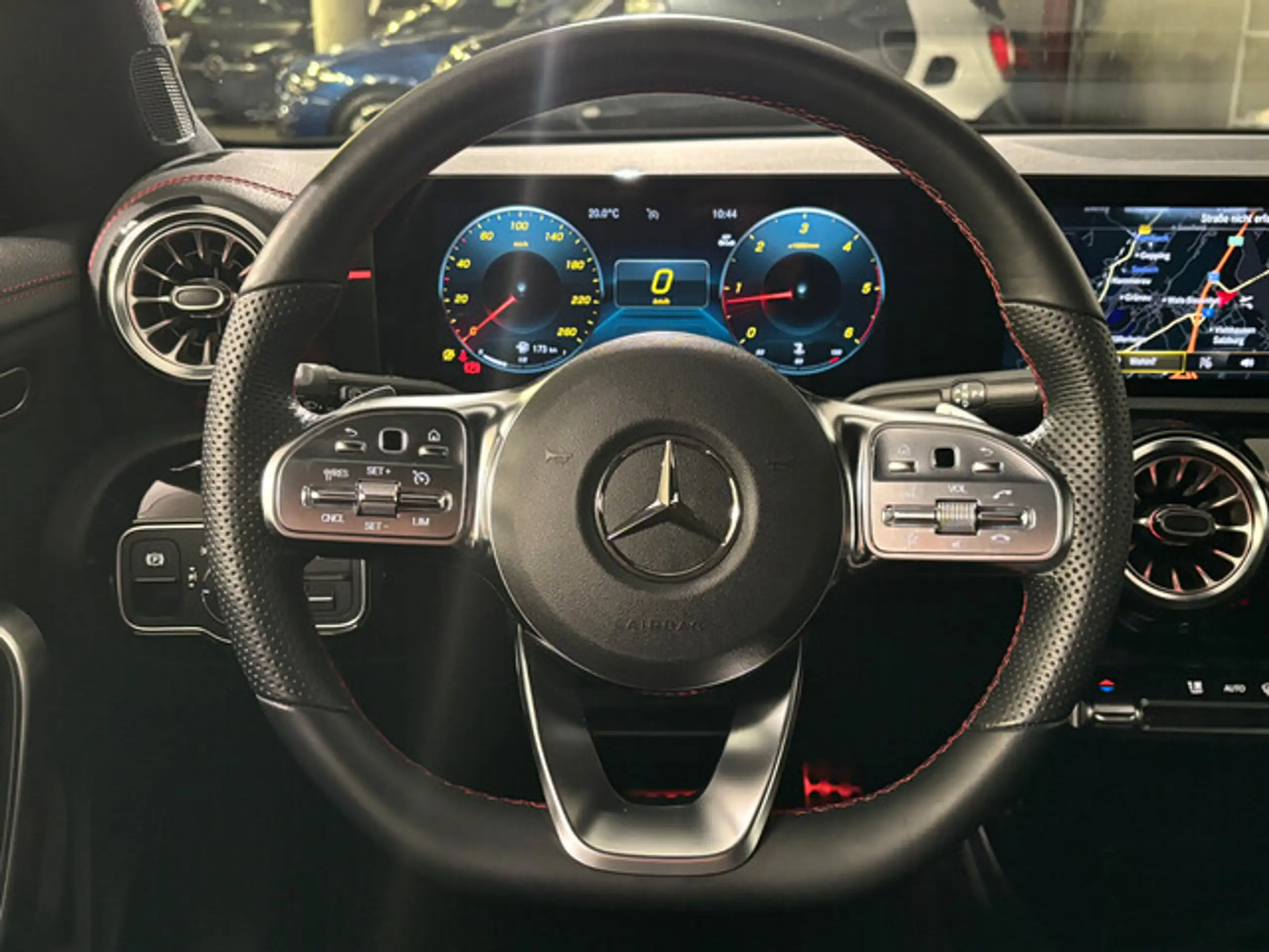 Mercedes-Benz - CLA 200