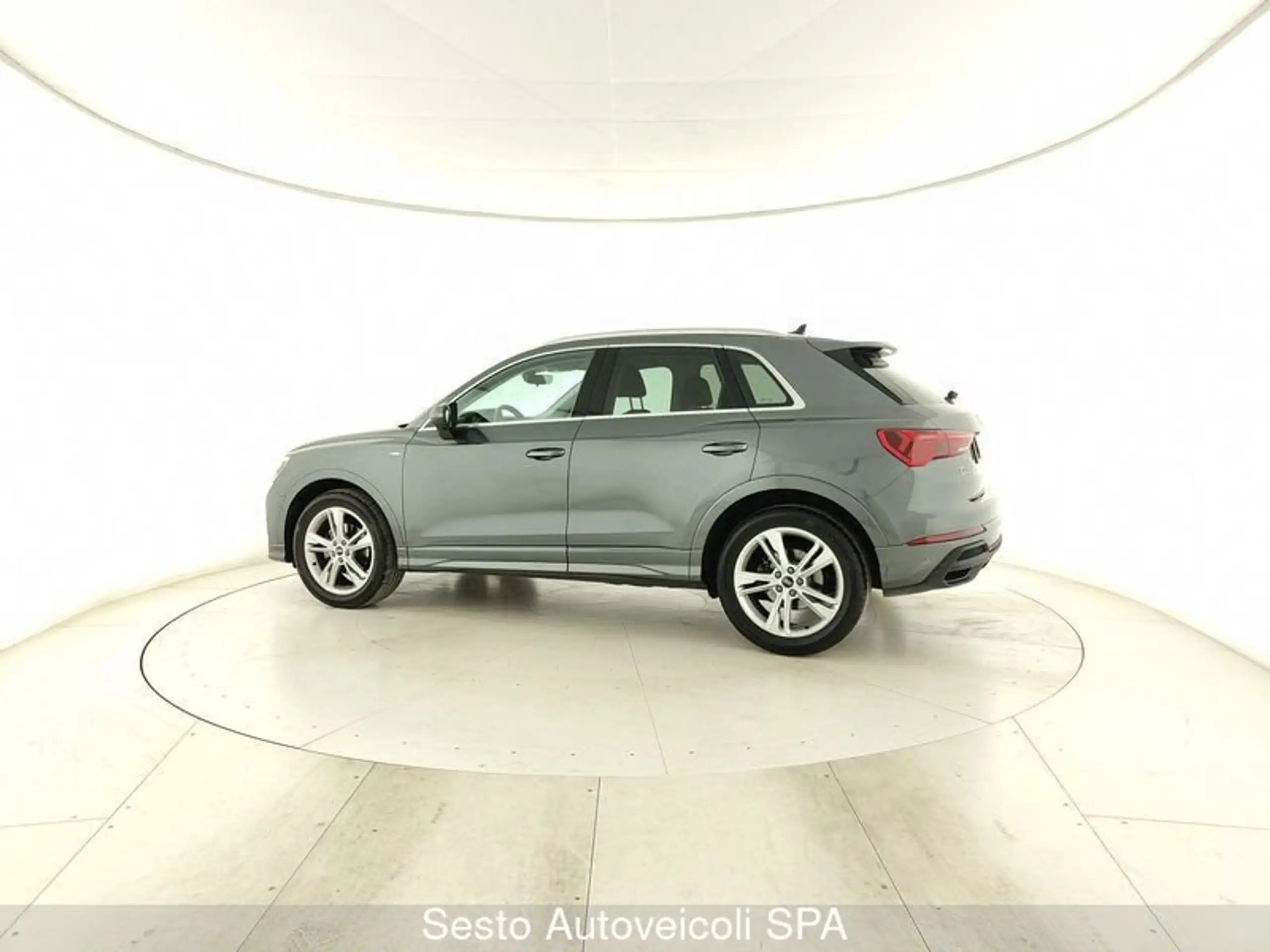 Audi - Q3