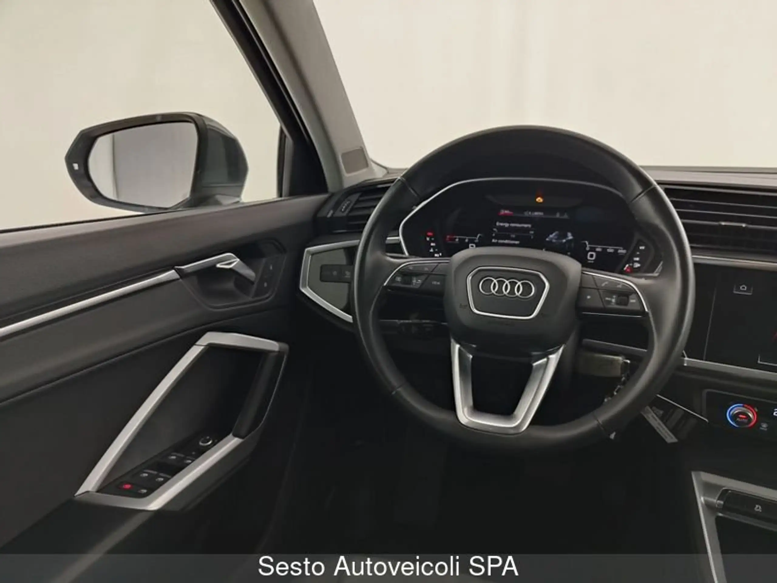 Audi - Q3