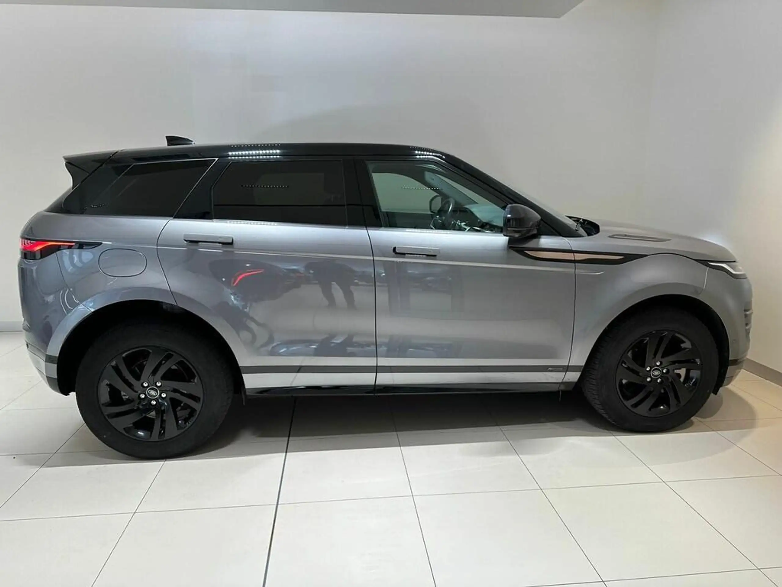 Land Rover - Range Rover Evoque