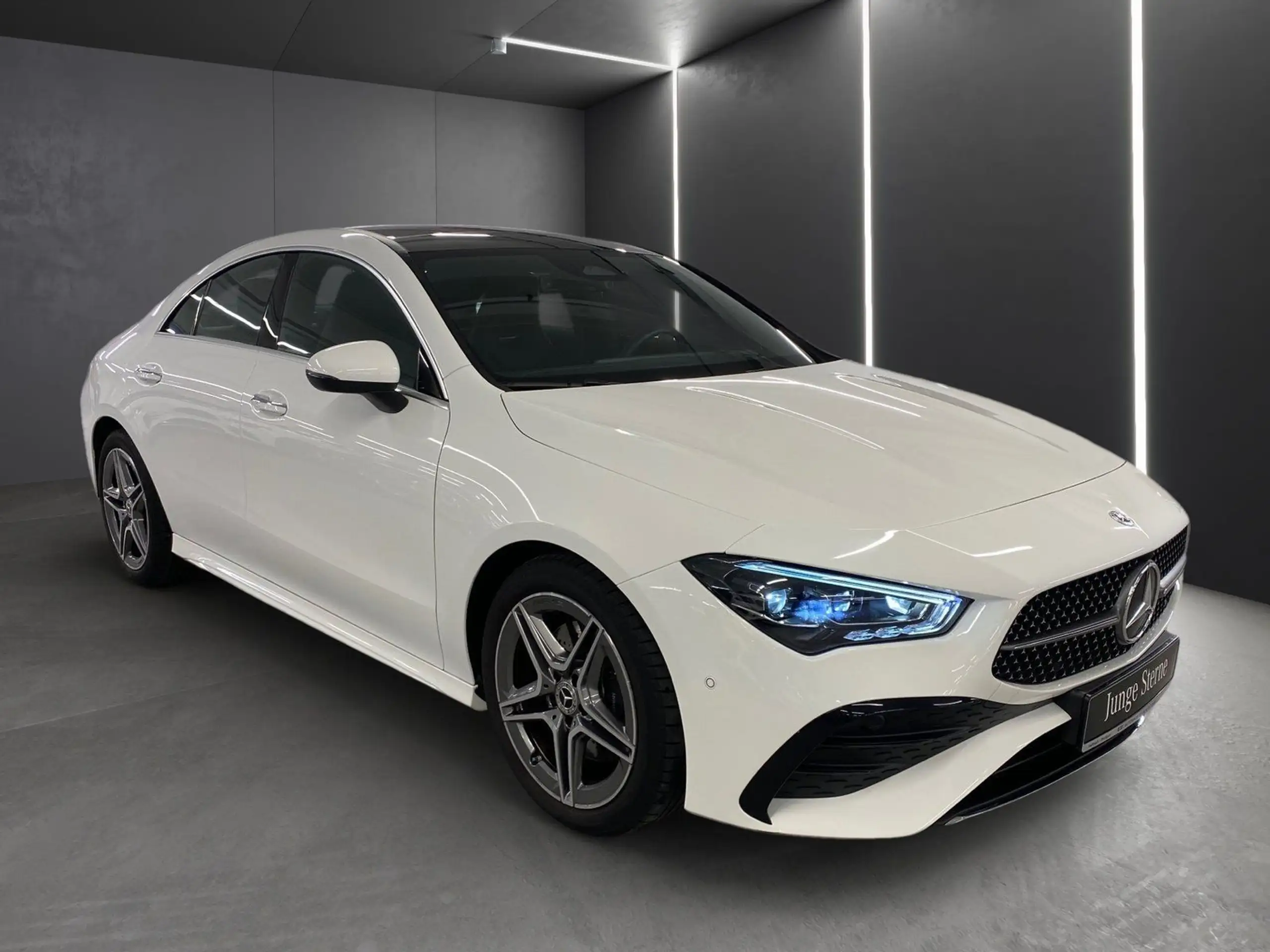 Mercedes-Benz - CLA 200