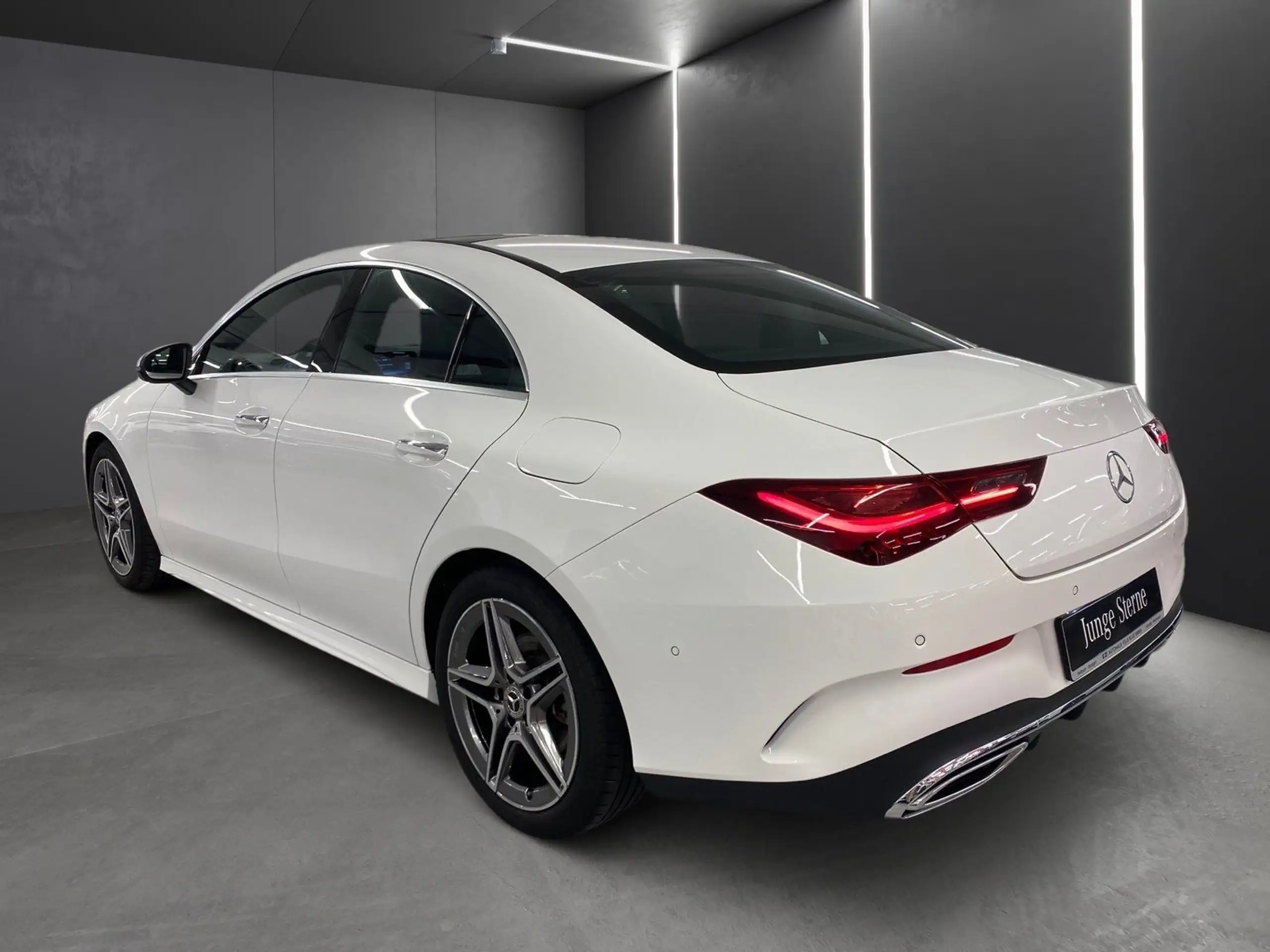 Mercedes-Benz - CLA 200