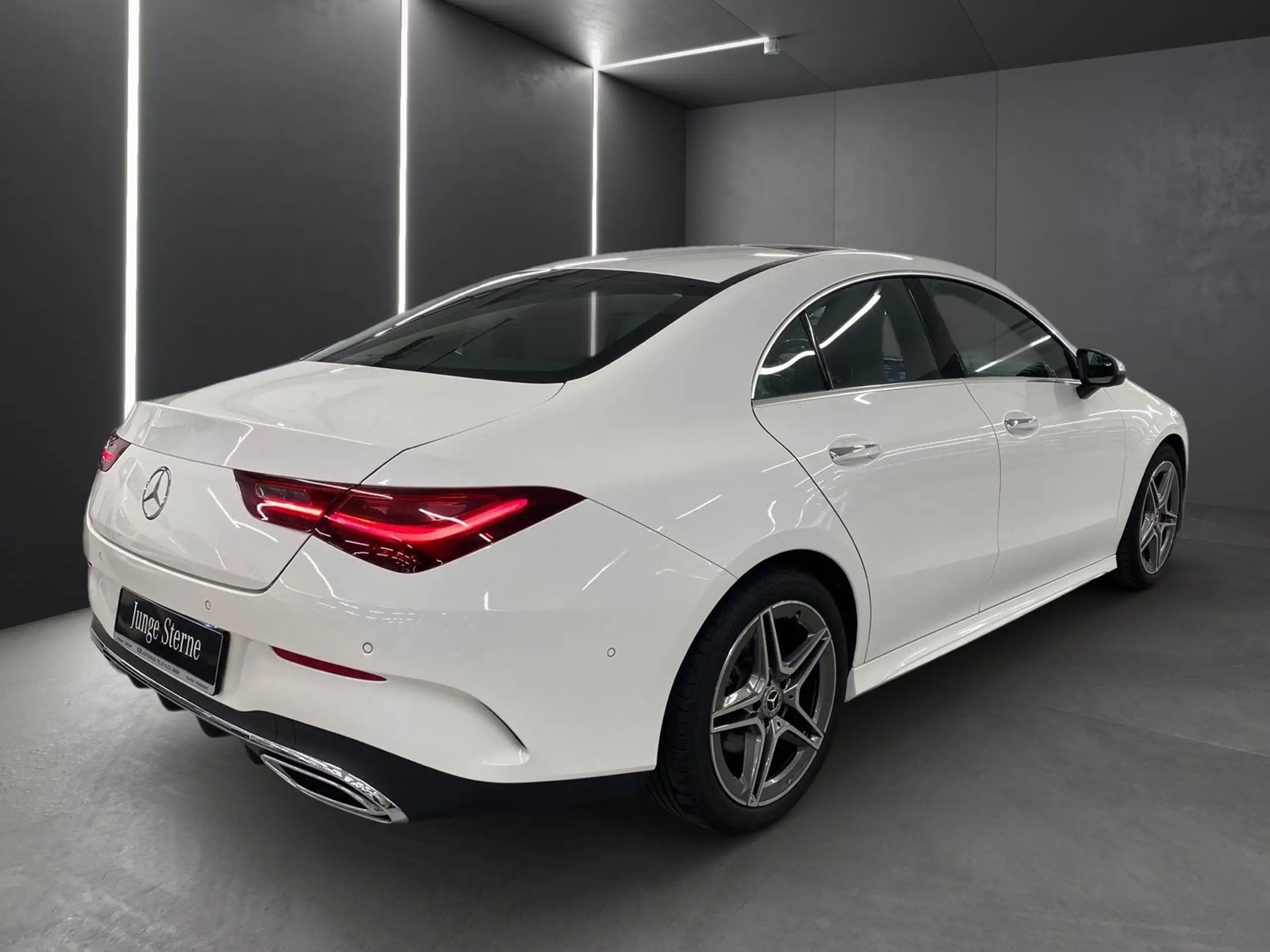 Mercedes-Benz - CLA 200