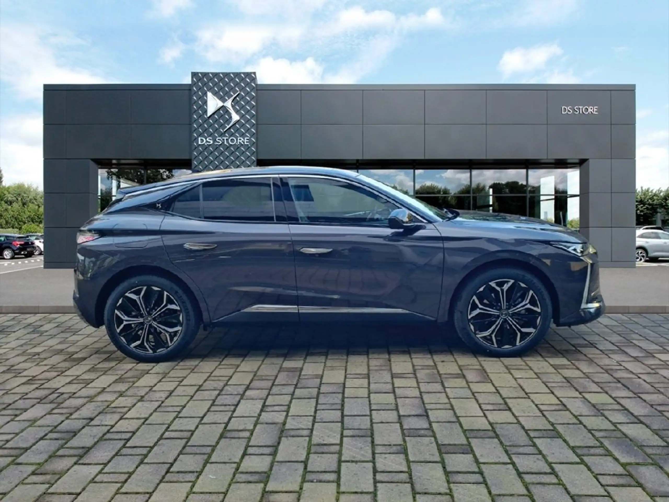 DS Automobiles - DS 4