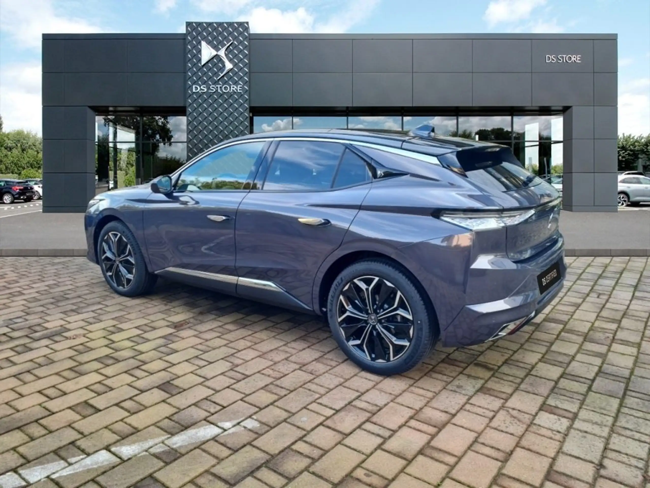 DS Automobiles - DS 4