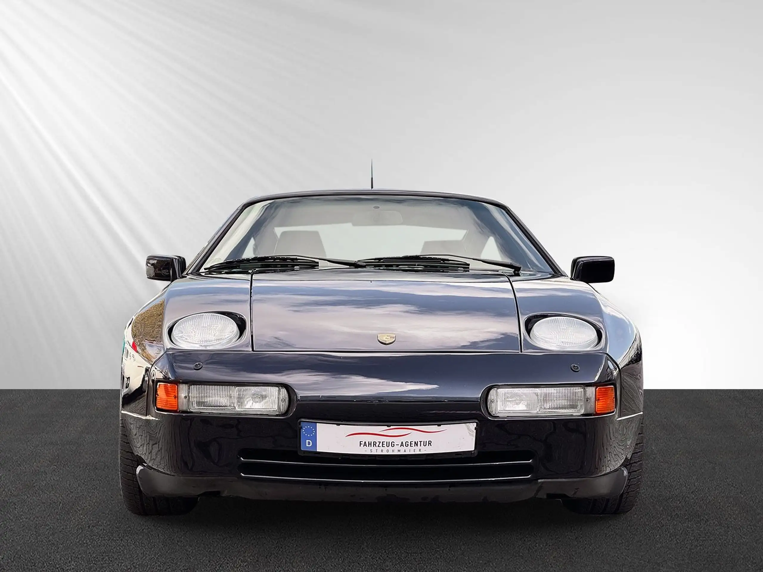 Porsche - 928