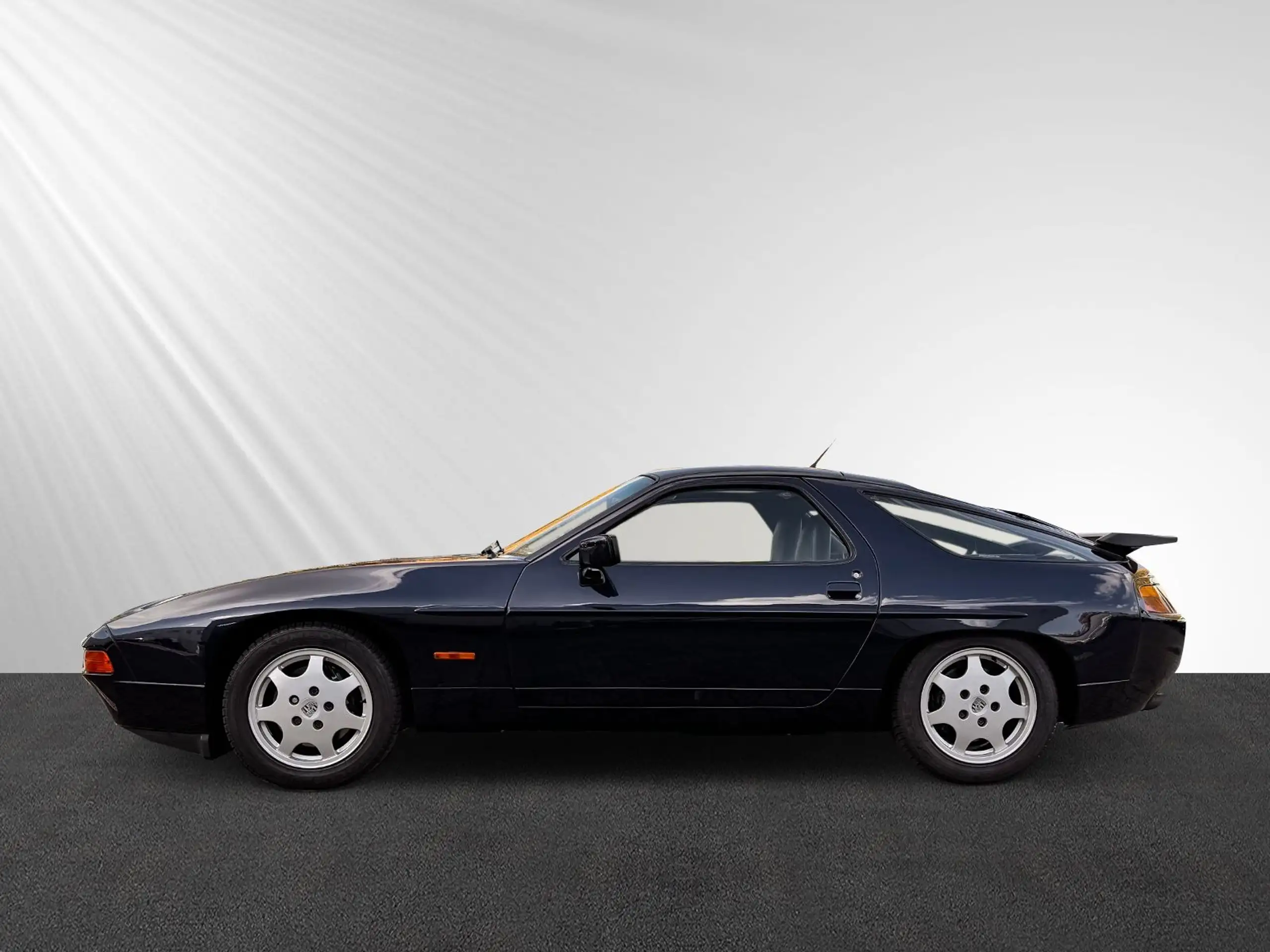 Porsche - 928