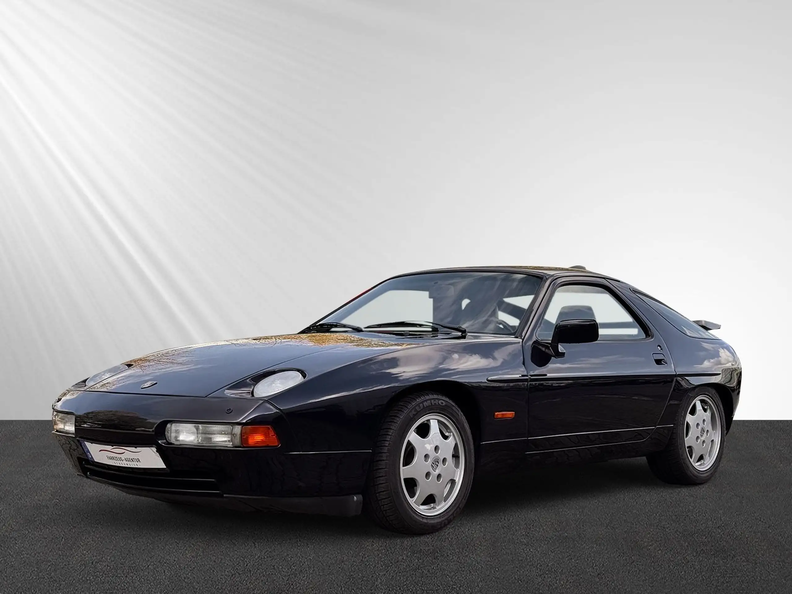 Porsche - 928