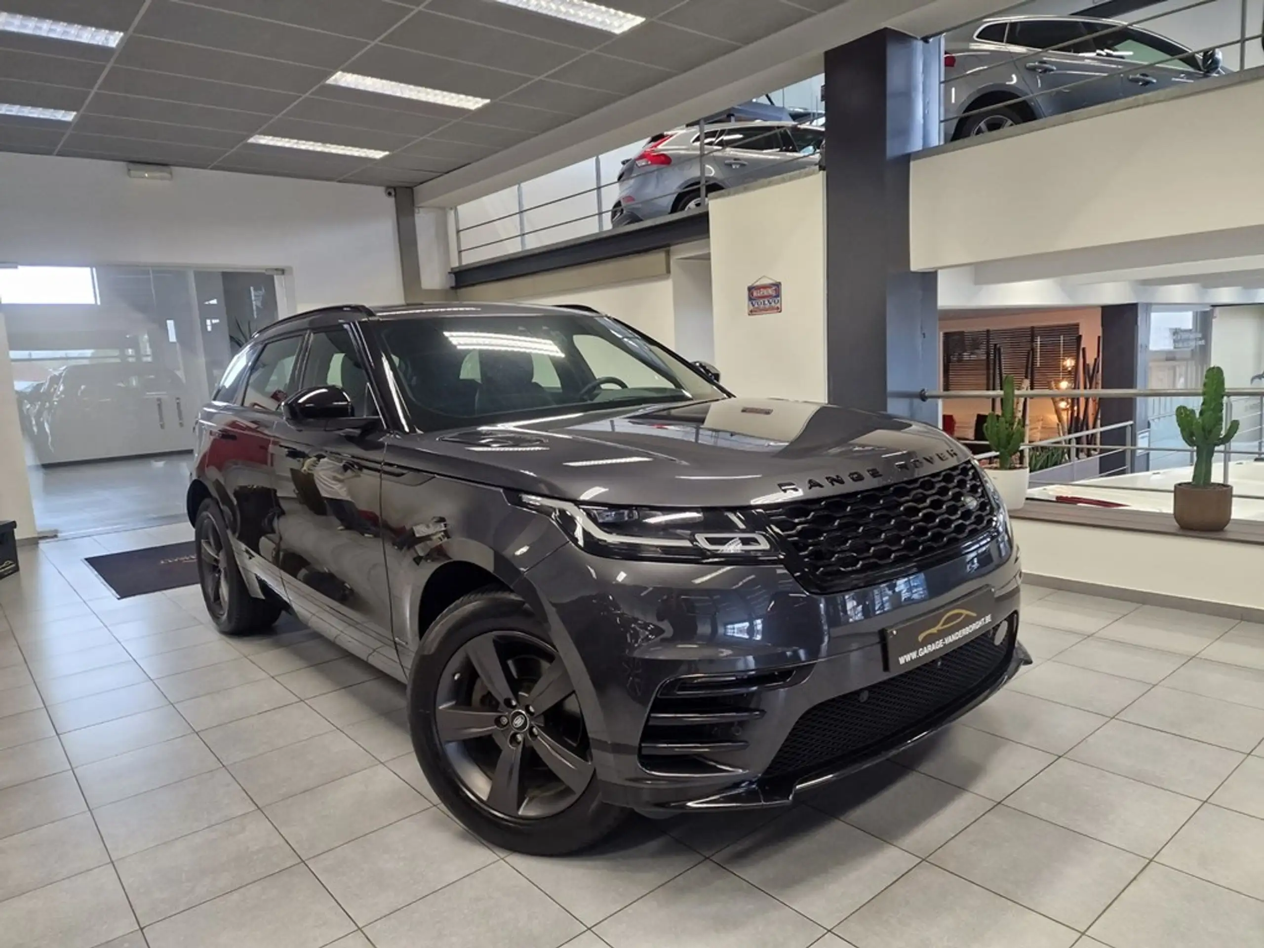 Land Rover - Range Rover Velar