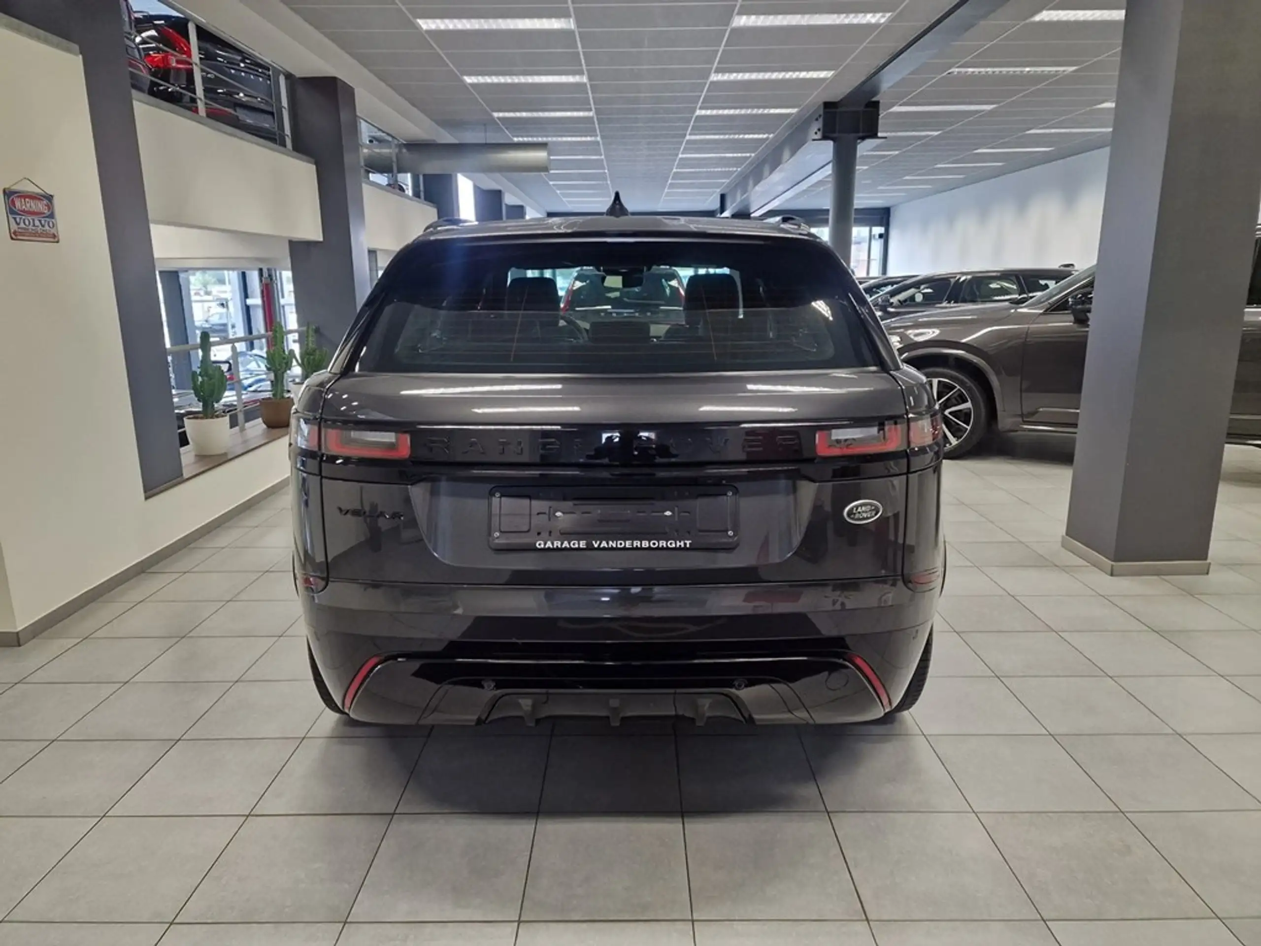 Land Rover - Range Rover Velar