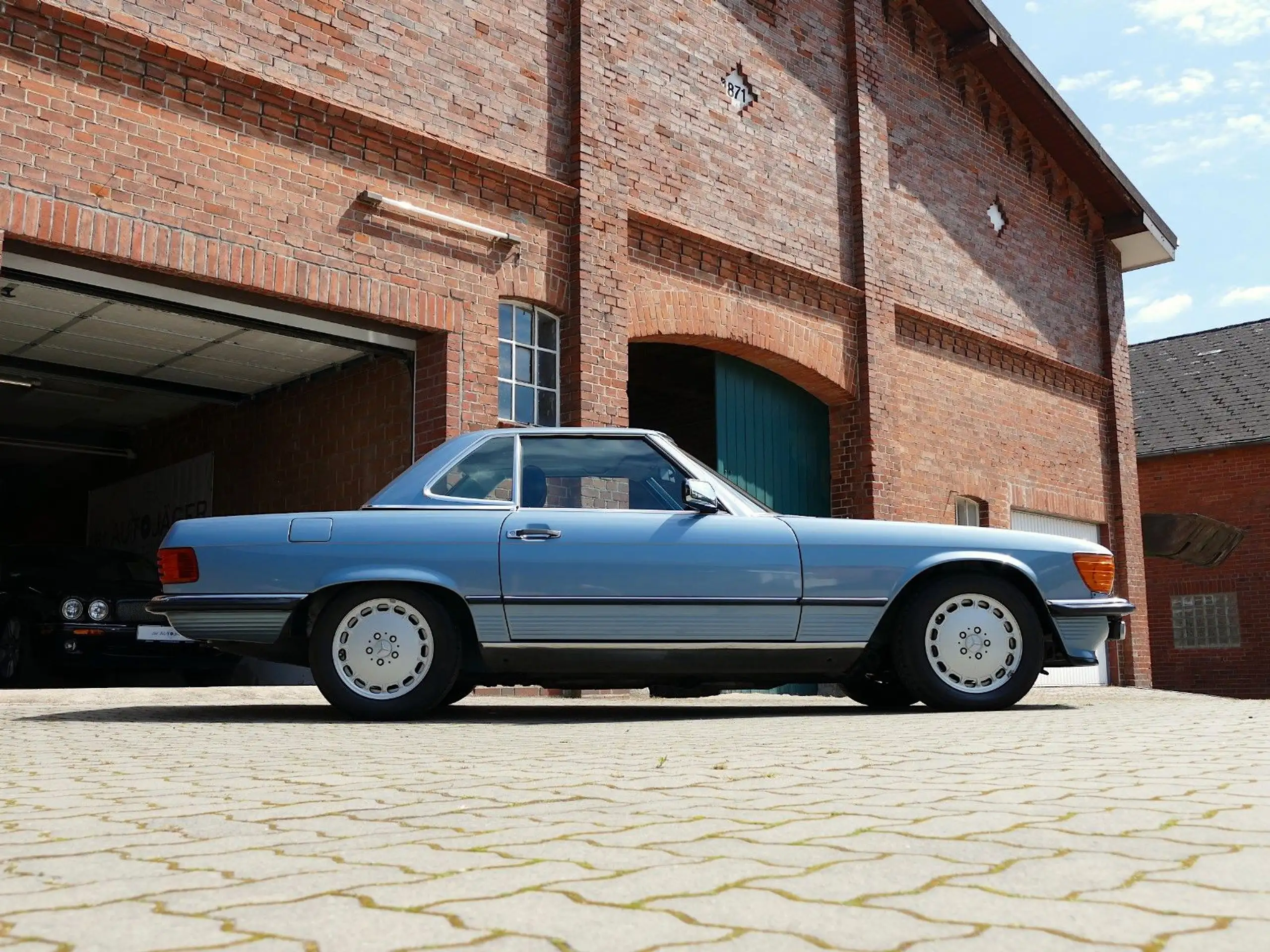 Mercedes-Benz - SL 300